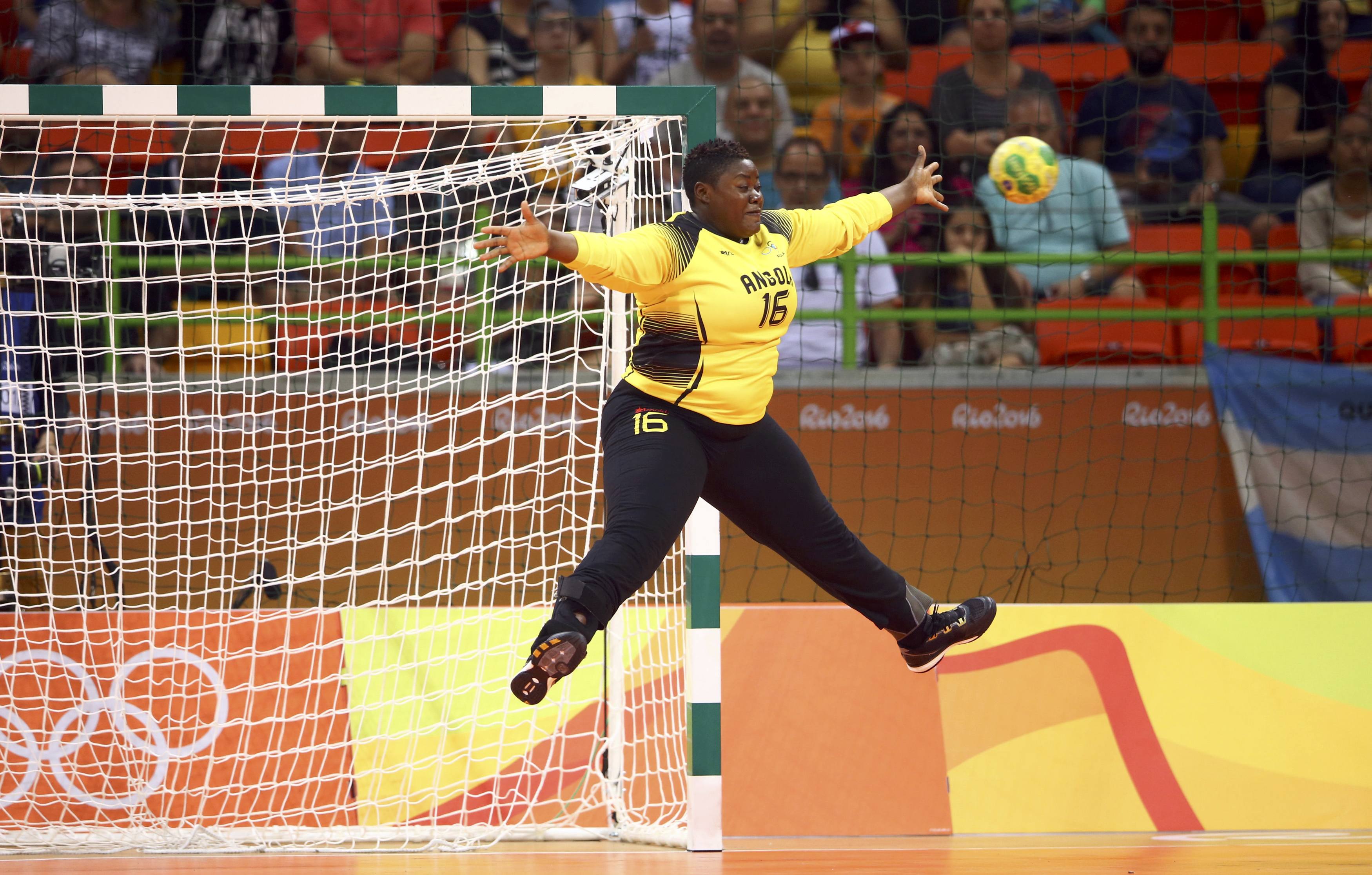 2016-08-07T001318Z_797815177_RIOEC8700LPBB_RTRMADP_3_OLYMPICS-RIO-HANDBALL-W