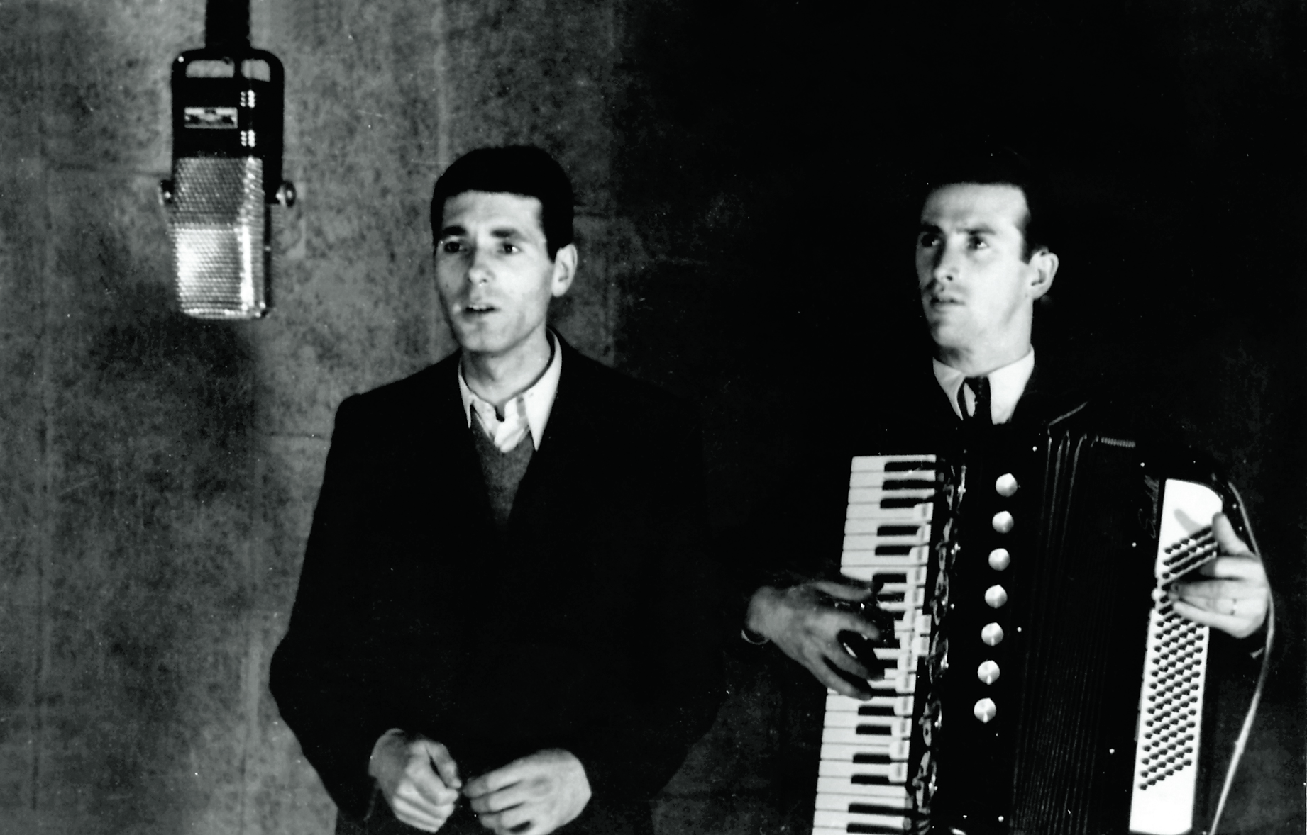 Zaim Imamović i Ismet Alajbegović Šerbo u studiju Radija Sarajevo početkom 1950-ih godina