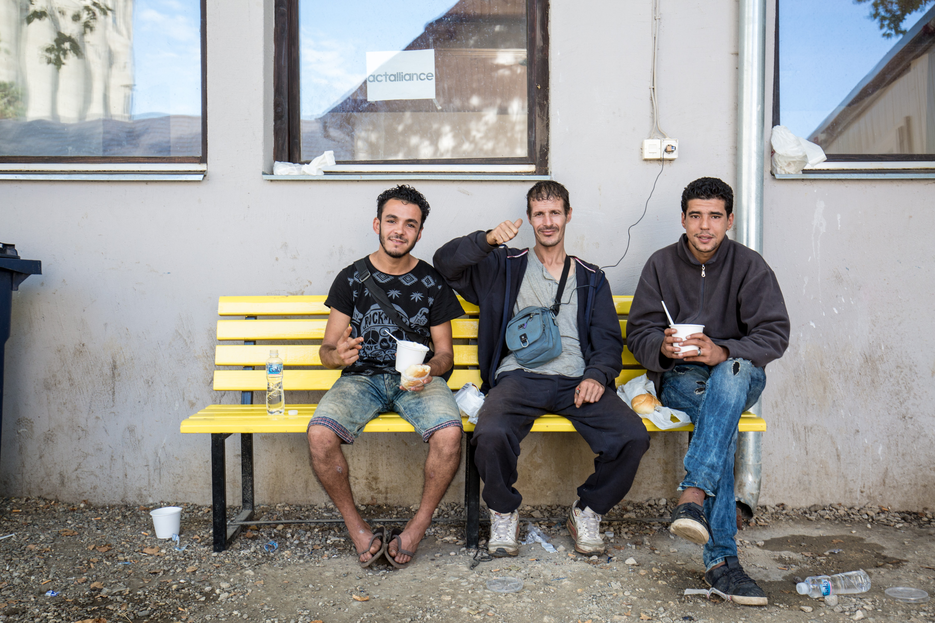 Na fotografiji: Imigranti u prihvatnom  centru u Šidu. Trojica prijatelja iz Maroka koji su već četiri puta pokušali prijeći iz Srbije u Hrvatsku, ali ih je hrvatska policija vratila svaki put