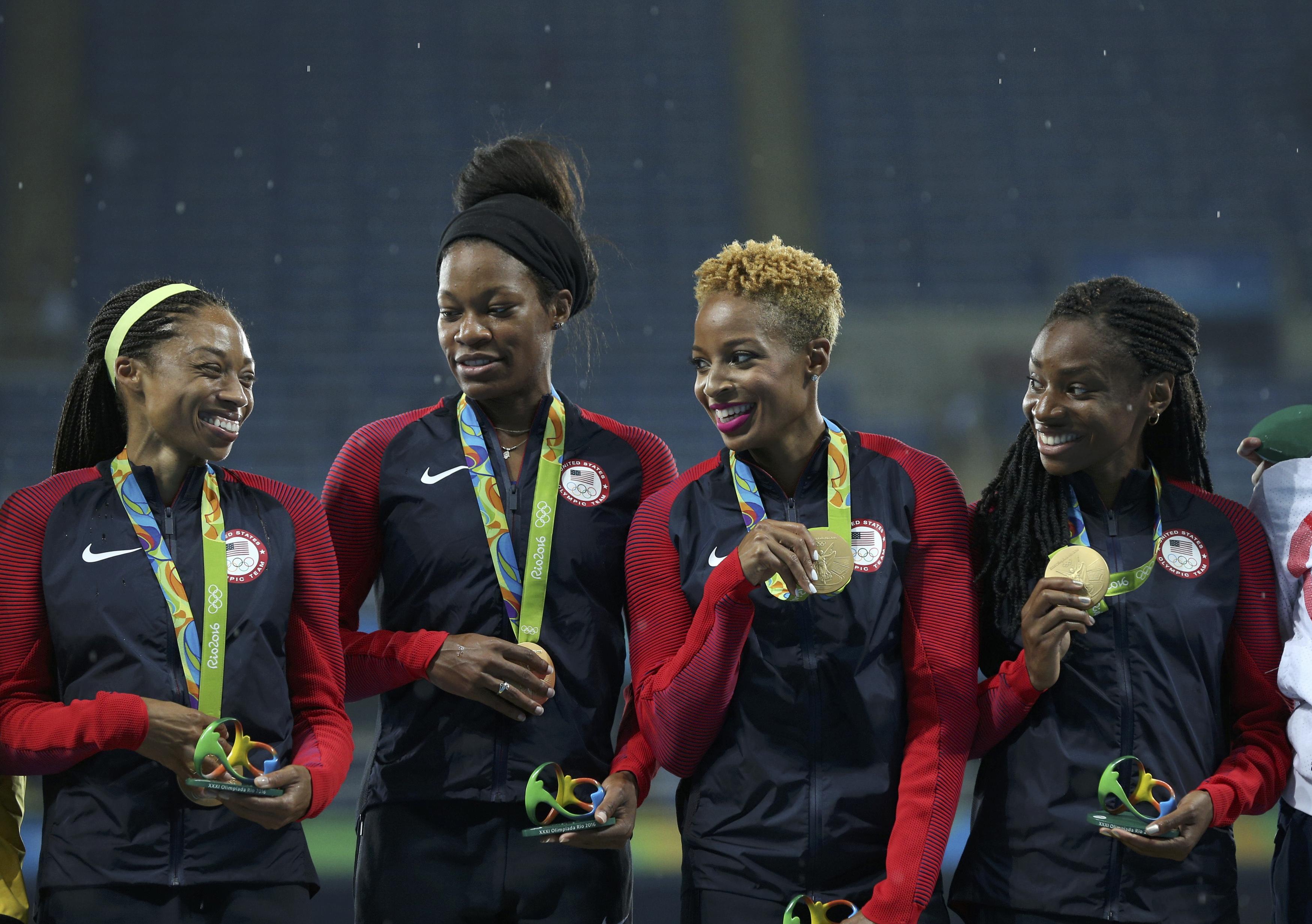 2016-08-21T022806Z_1811874262_RIOEC8L06UGLD_RTRMADP_3_OLYMPICS-RIO-ATHLETICS-W-RELAY400M