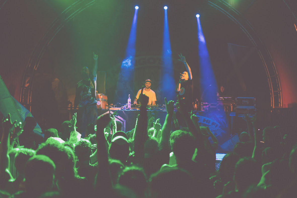 Goldie - veteran drum and bass glazbe nastupa na glavnoj The Clearing pozornici