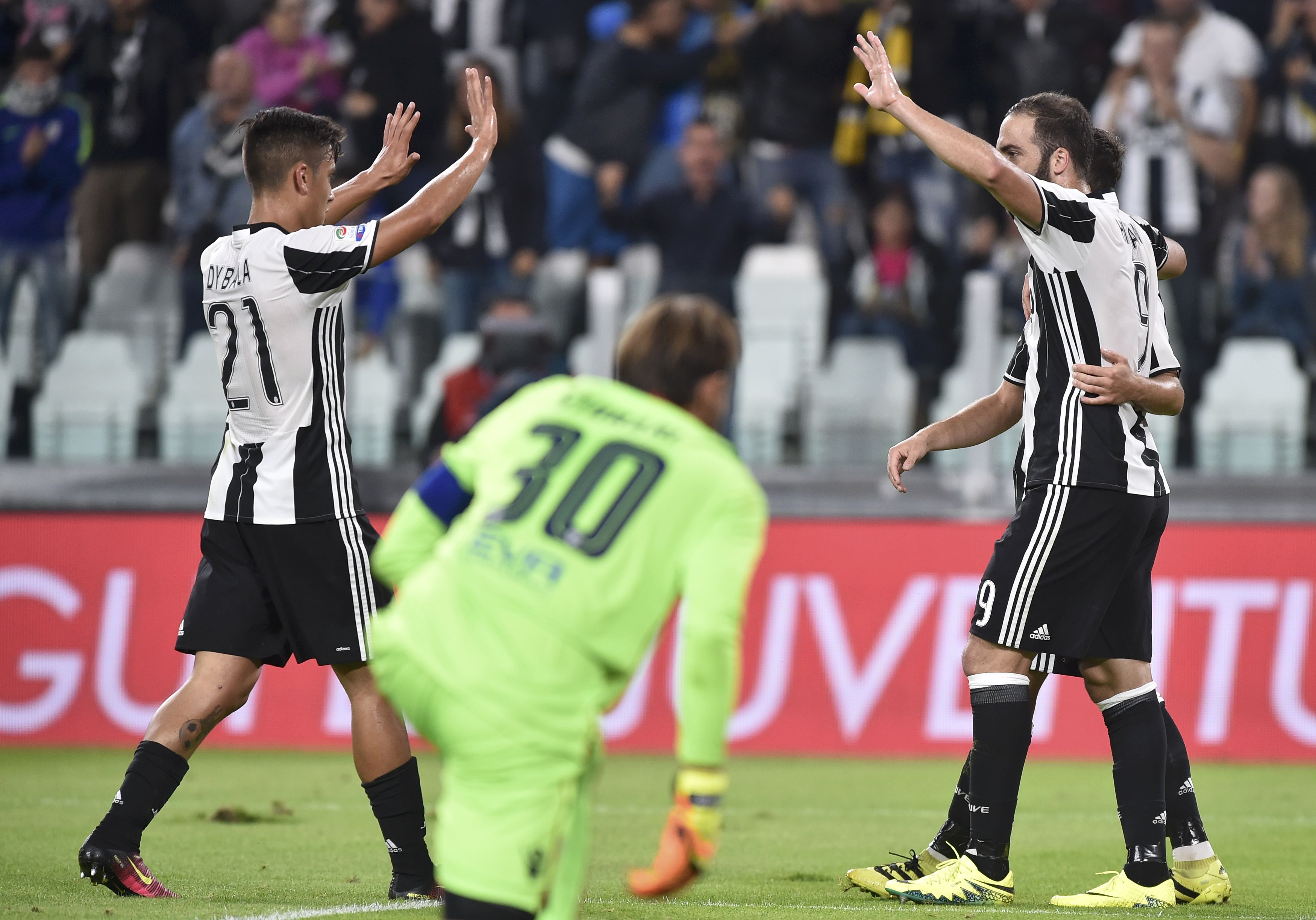 2016-09-21T192815Z_1836974184_LR1EC9L1I2RLV_RTRMADP_3_SOCCER-ITALY