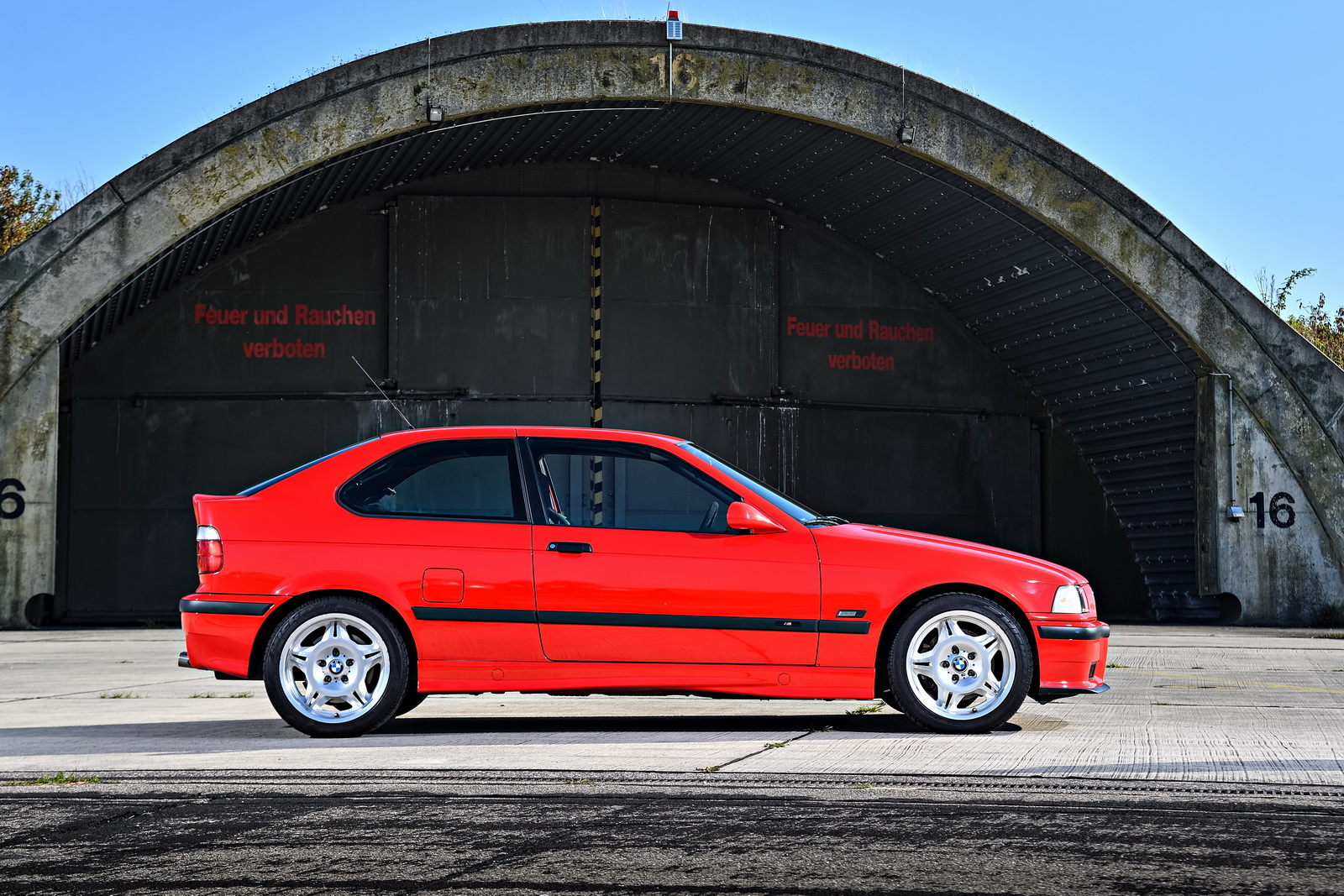 BMWE36M3Compact-02