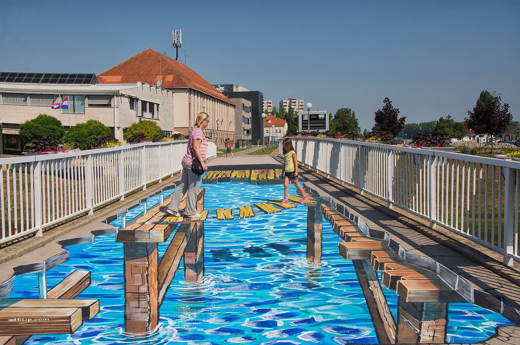 13701090_896990940405488_8490889389077066476_o.bin