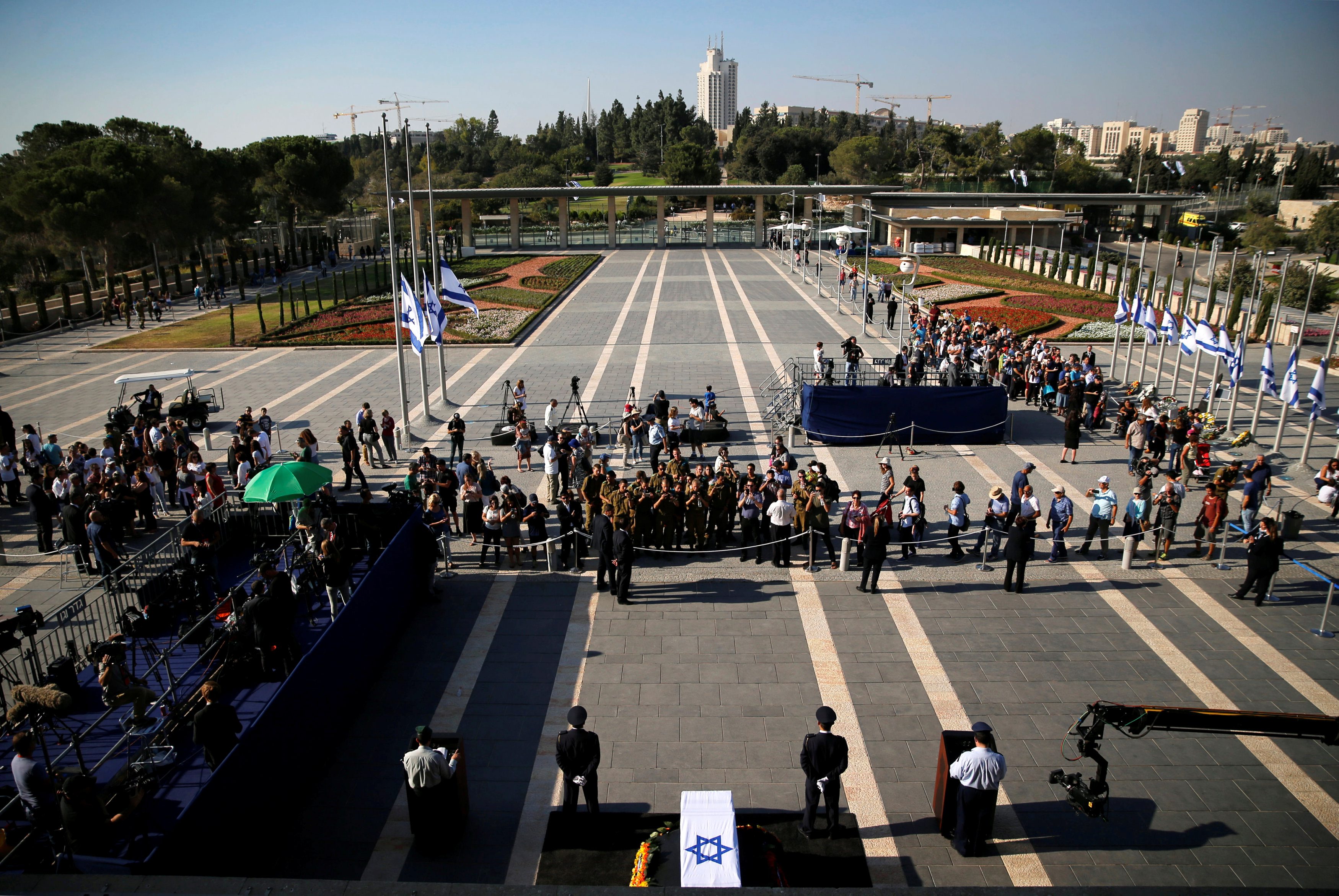 Lije bivšeg izraeslkog premijera Shimona Peresa ispred izraelskog parlamenta u Jeruzalemu