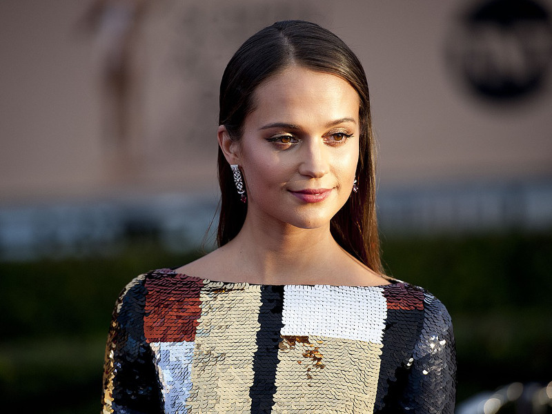 alicia_vikander_00-2.bin