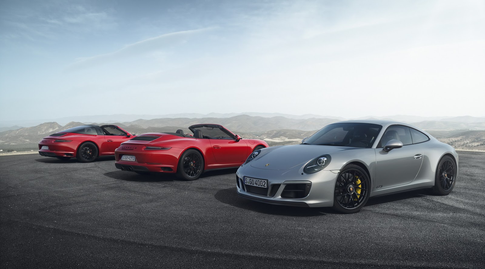 2018-Porsche-911-GTS-1