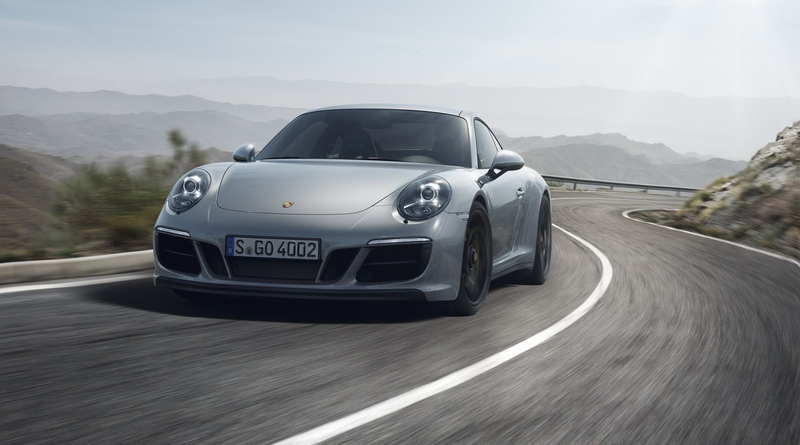 2018-Porsche-911-GTS-10