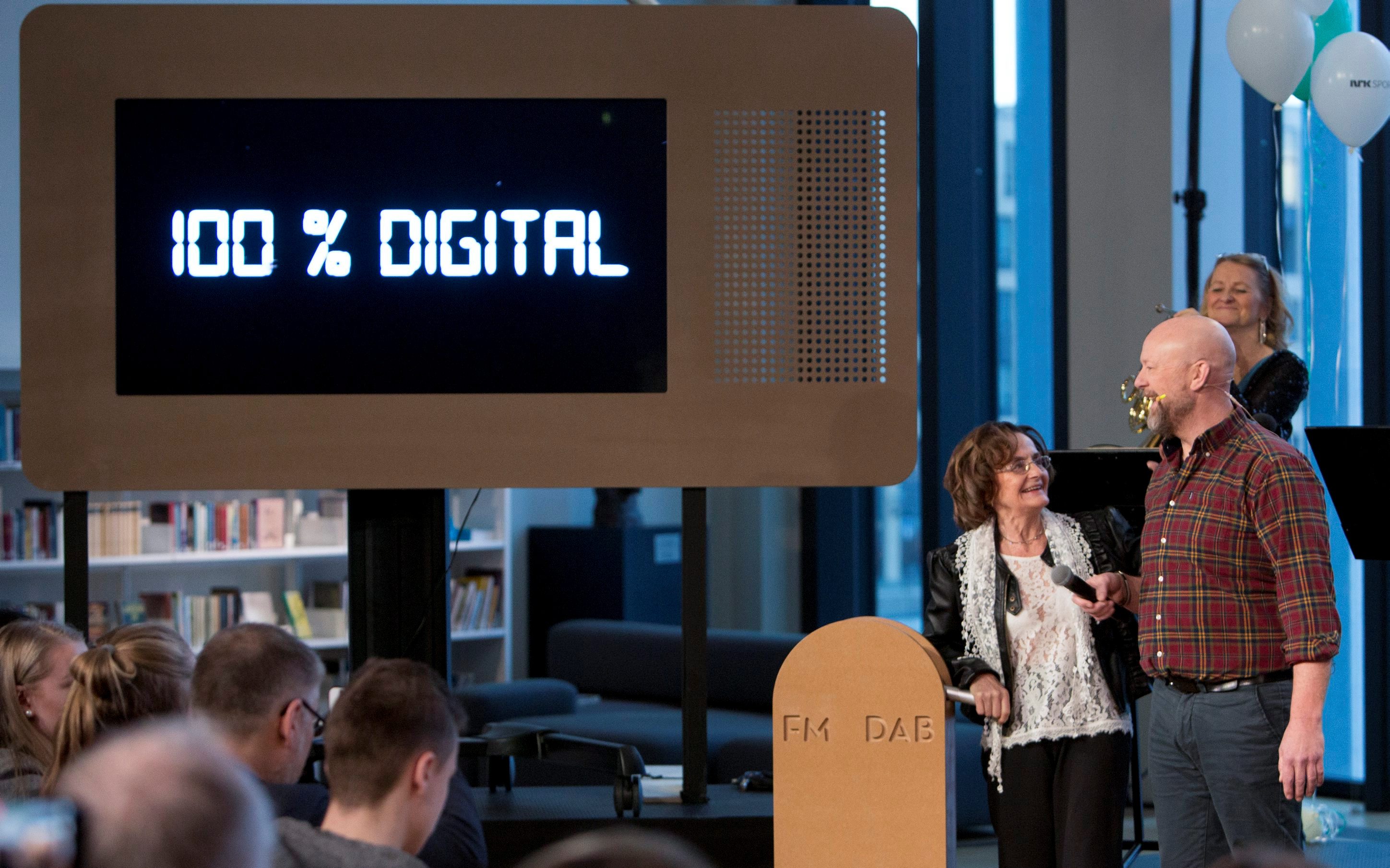 Radijski voditelji Berith Olderskog i Geir Schau gase sjeverni dio norveške FM radio mreže