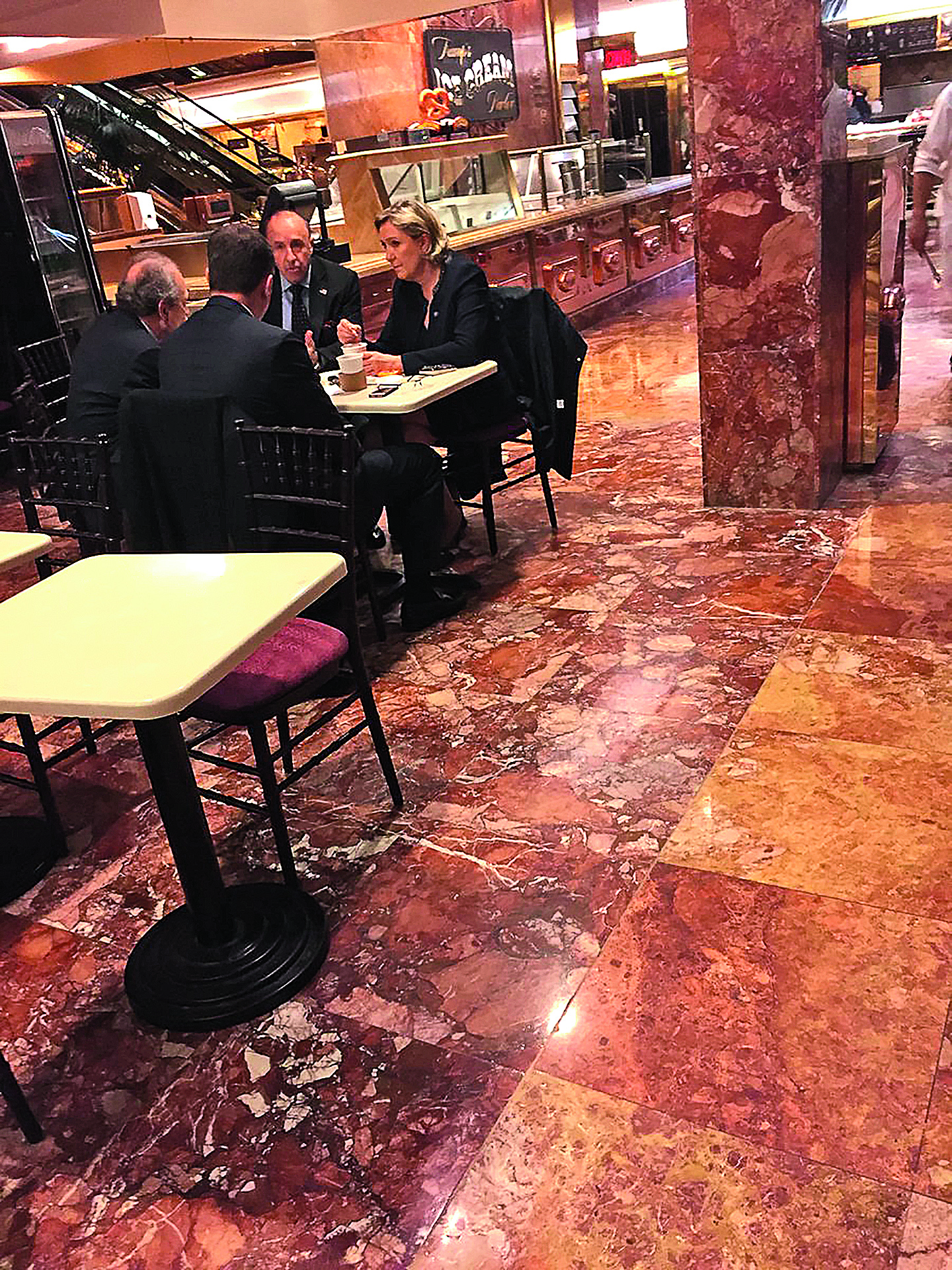 101522-130954-C1-6yKtXEAAs11g