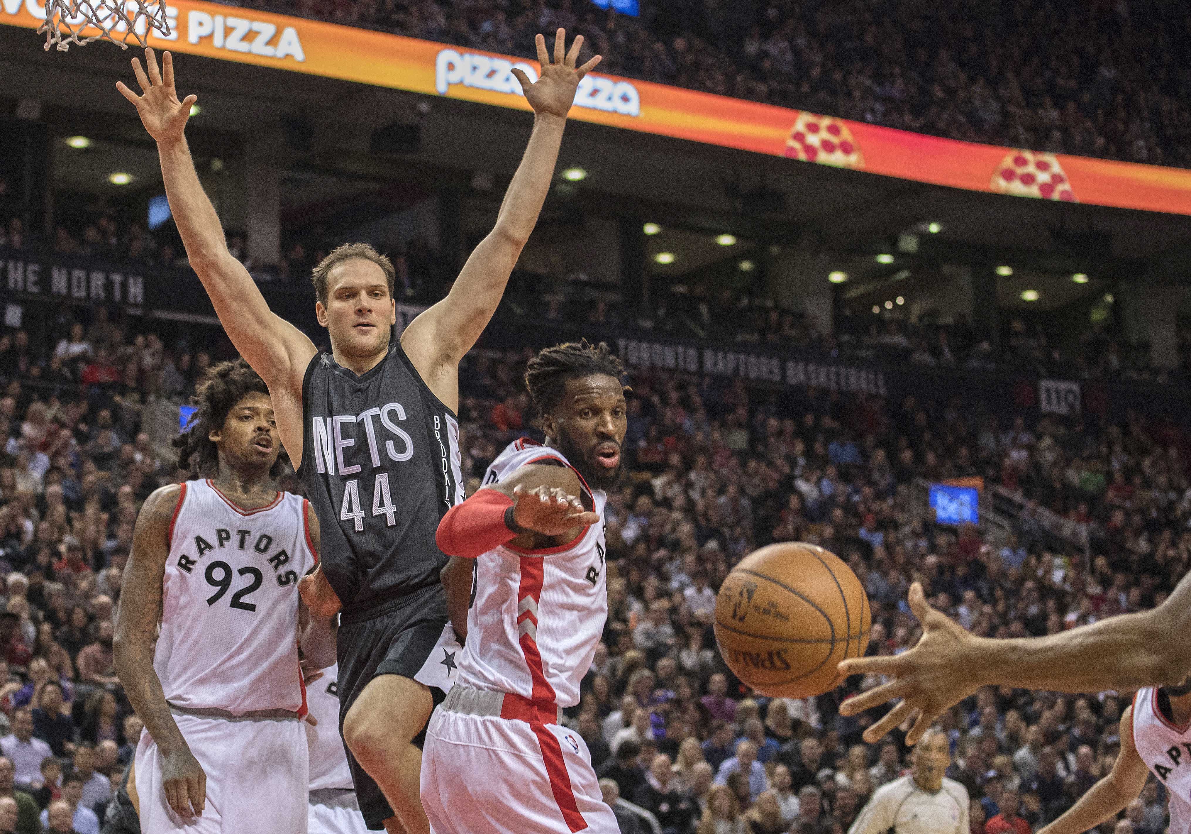 2017-01-14T032145Z_1865698790_NOCID_RTRMADP_3_NBA-BROOKLYN-NETS-AT-TORONTO-RAPTORS
