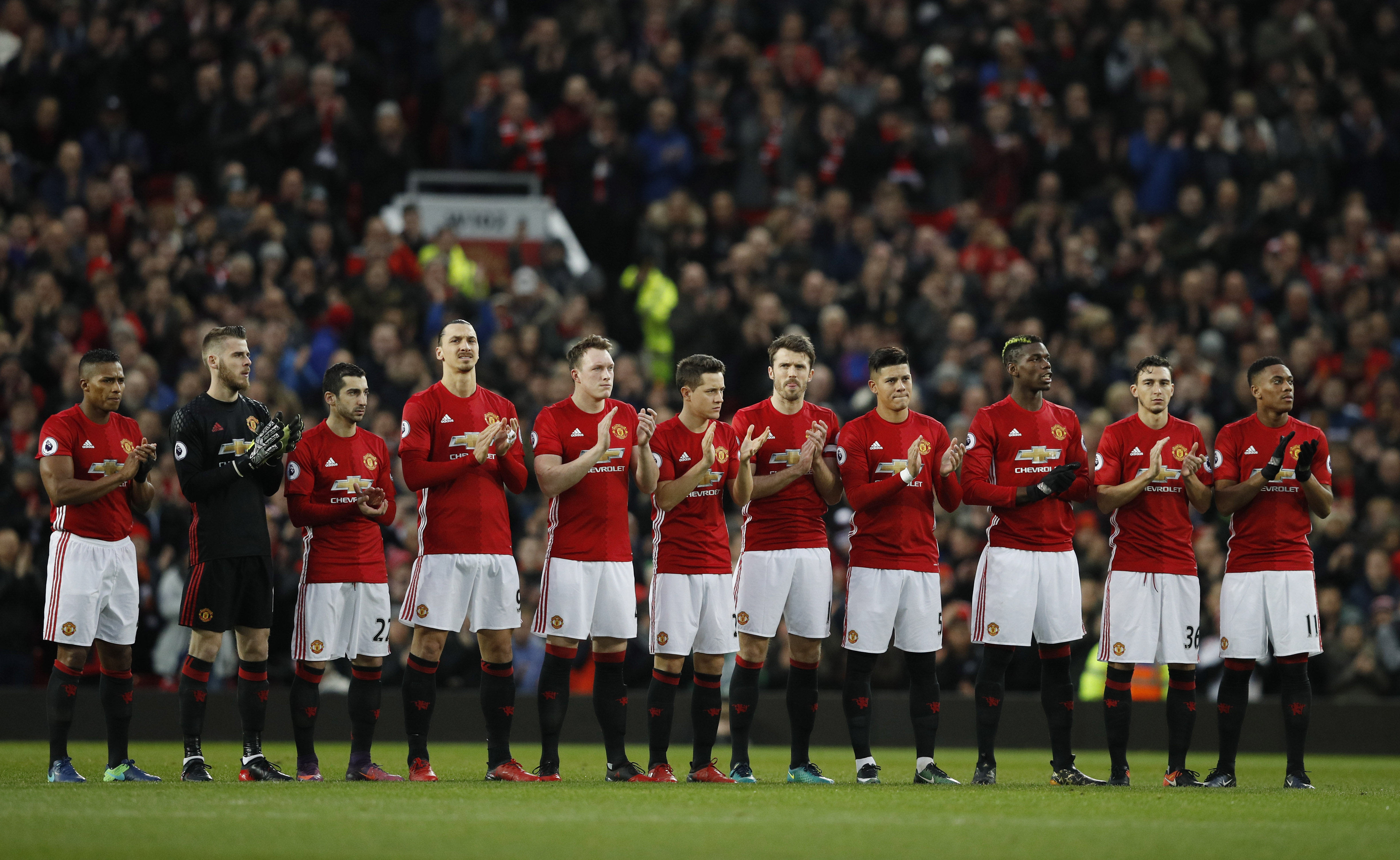 2017-01-15T160028Z_127497628_MT1ACI14727702_RTRMADP_3_SOCCER-ENGLAND-MUN-LIV