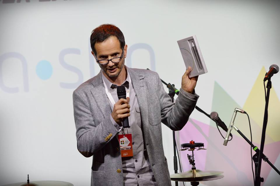 Kampanja godine, koja je najviše oduševila donatore, bila je ona za poboljšanu verziju Vitastiq uređaja za mjerenje minerala u tijelu, s prikupljenih 193.000 dolara i gotovo 2000 ulagača: Dean Vranić, osnivač Vitastiqa