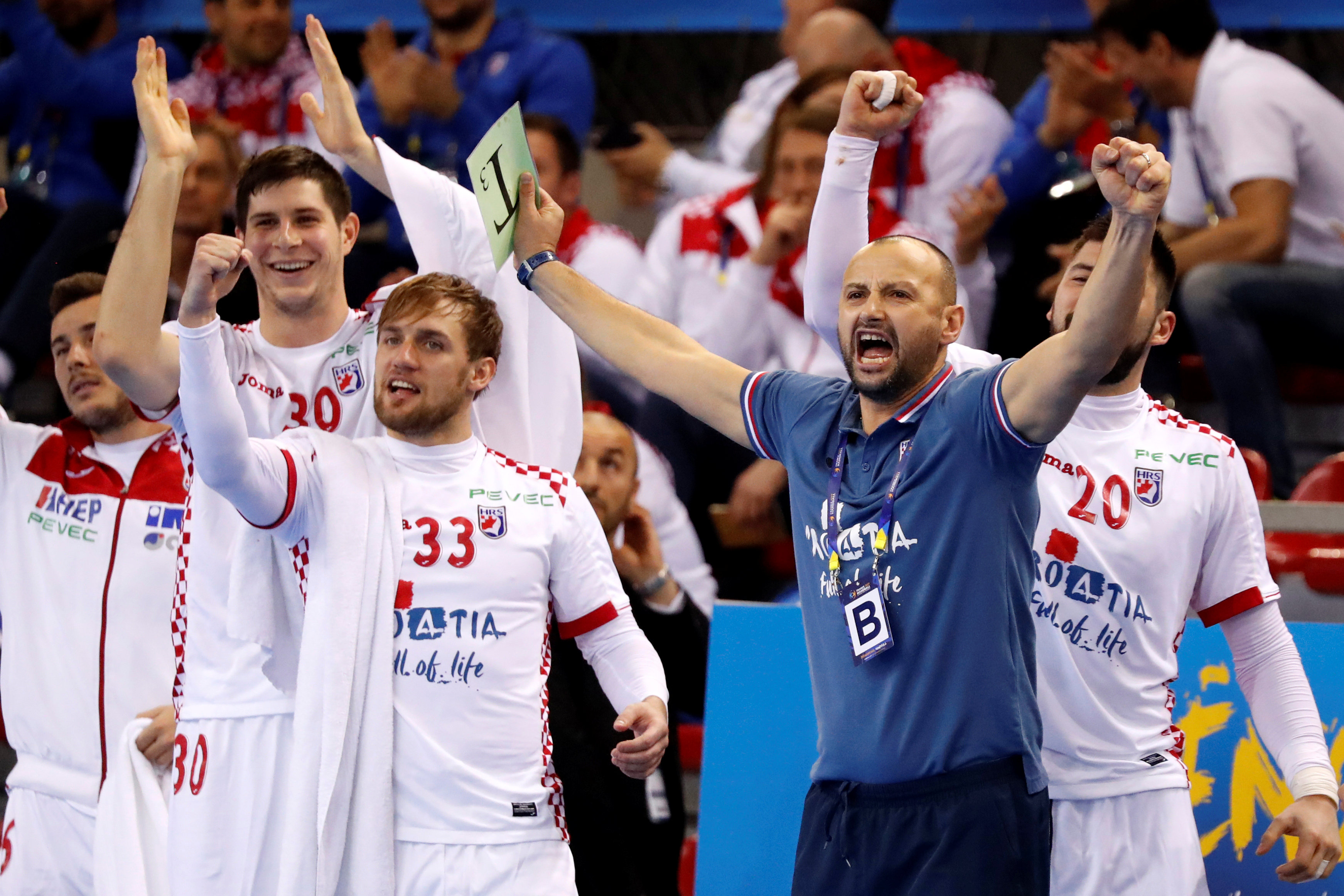 2017-01-16T213520Z_1220600628_RC197EF34F20_RTRMADP_3_HANDBALL-WORLD