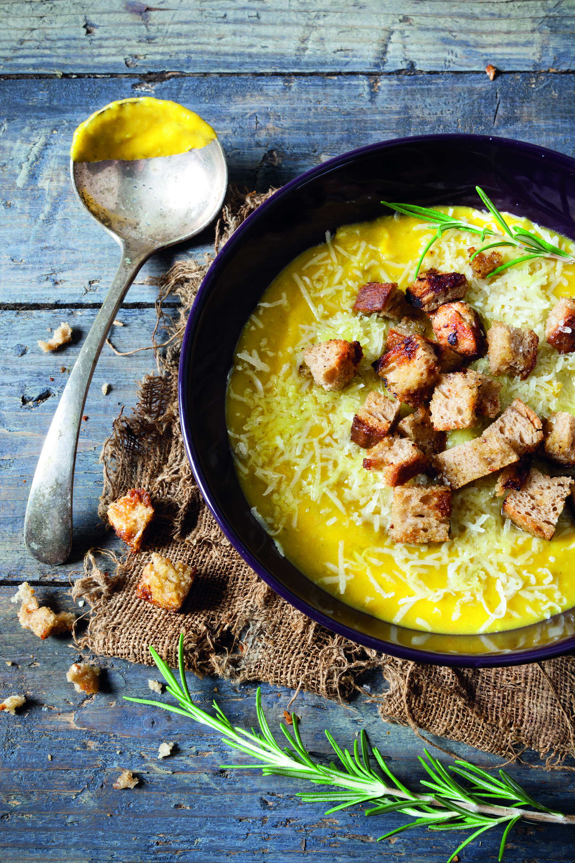 juha-od-crvene-le-e-s-kurkumom