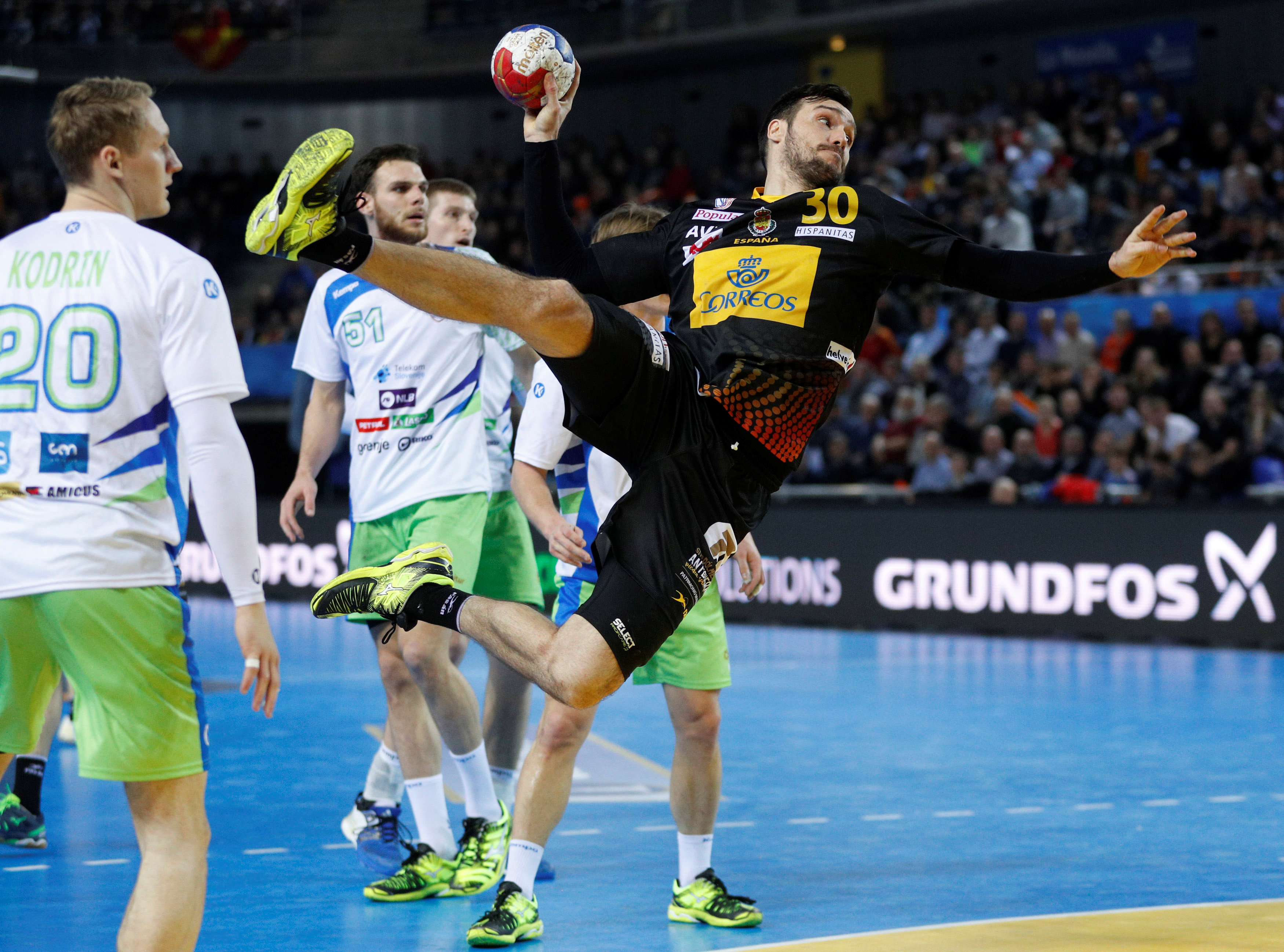 2017-01-19T212803Z_417478680_RC1DB0FECAE0_RTRMADP_3_HANDBALL-WORLD