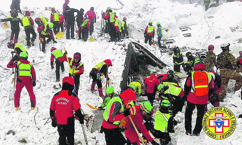 2017-01-22T114110Z_1796886383_RC123D68D780_RTRMADP_3_ITALY-QUAKE-AVALANGE