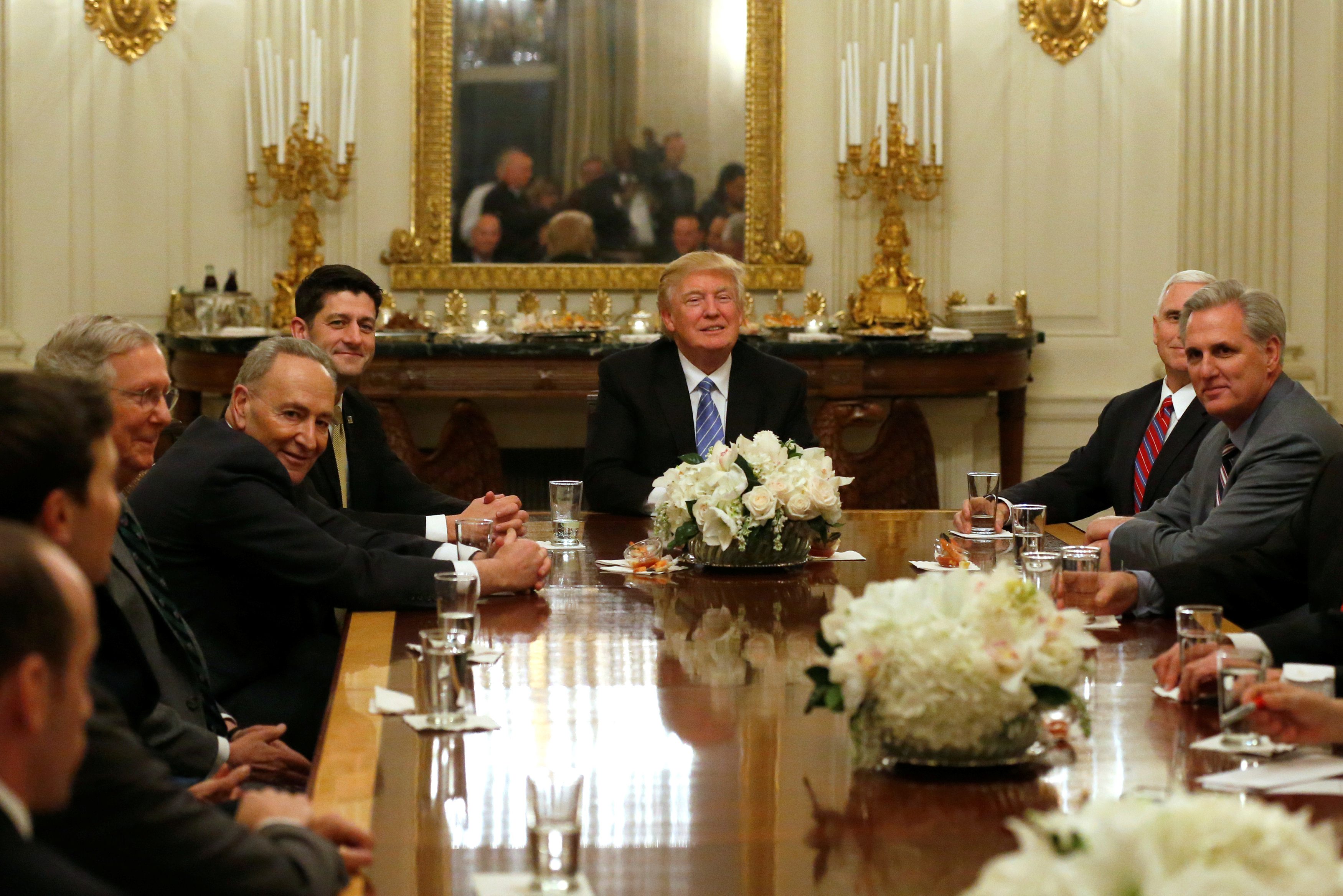 2017-01-23T225258Z_1164734714_RC1AB654BCC0_RTRMADP_3_USA-TRUMP