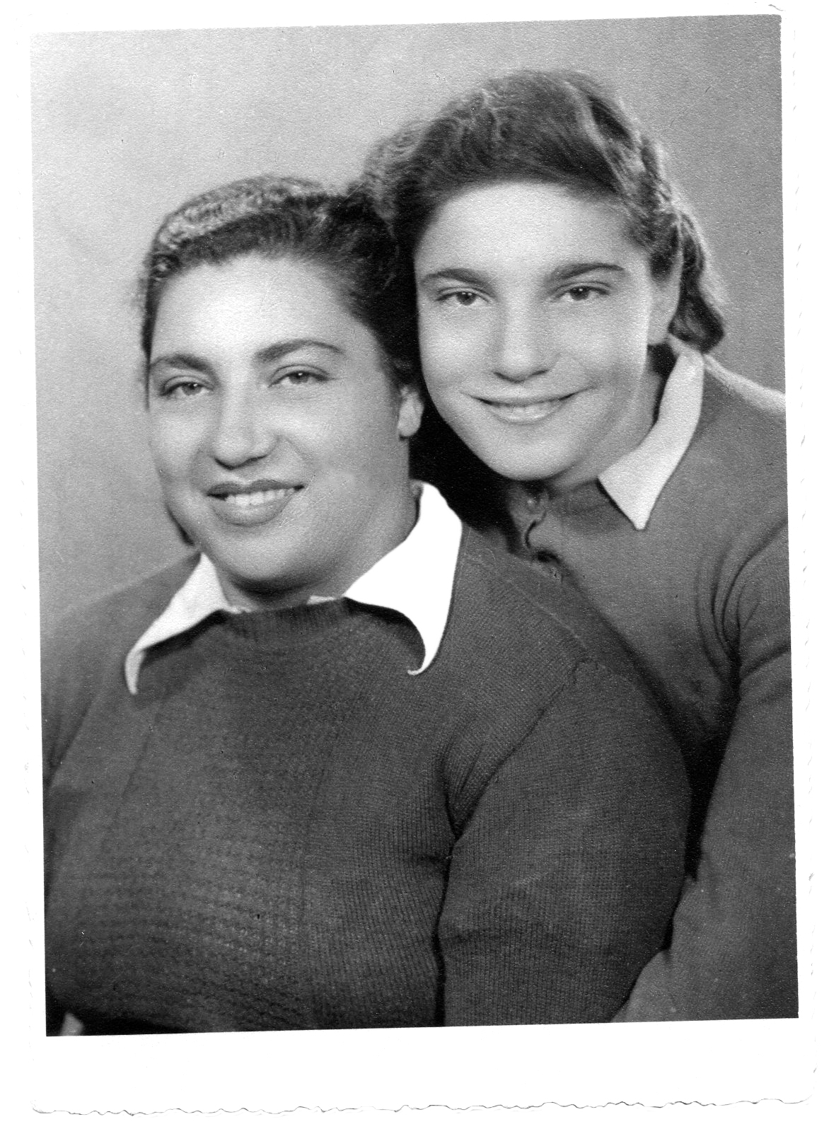 Ester i njezina prava majka Bukica, snimljene u Izraelu 1949.