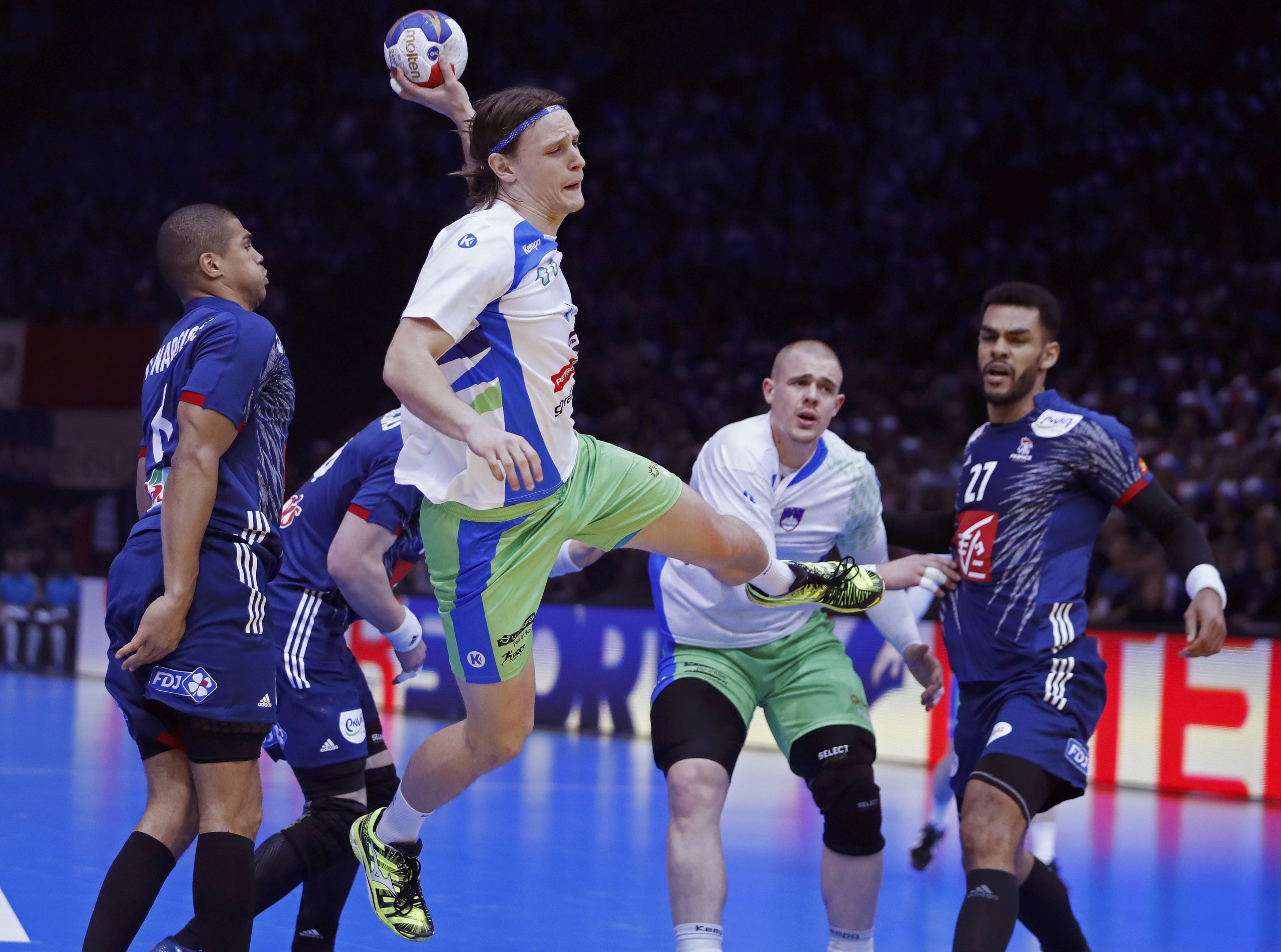 2017-01-26T200801Z_85287110_LR1ED1Q1JX31V_RTRMADP_3_HANDBALL-WORLD