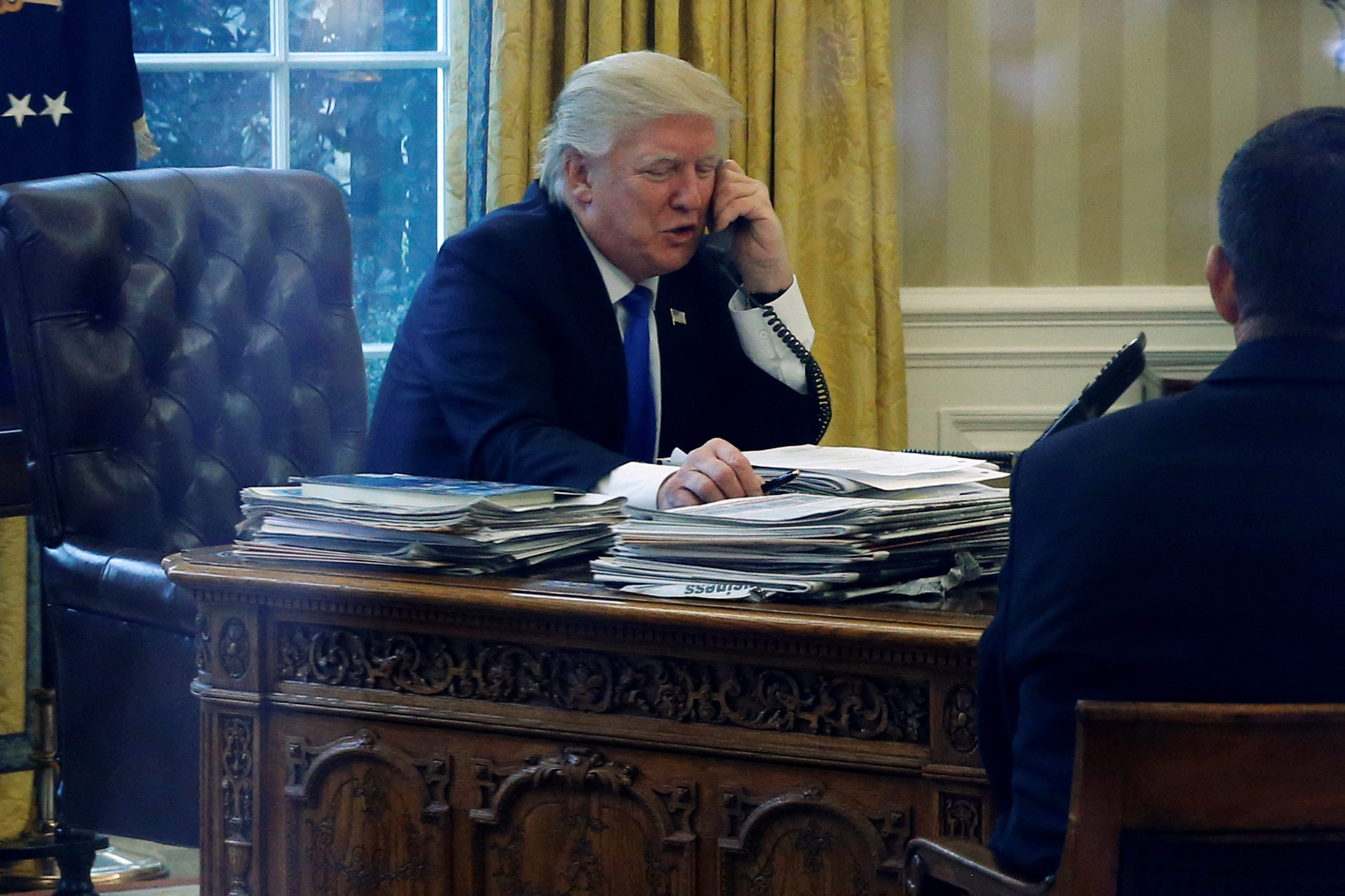 Donald Trump u telefonskom razgovoru s Angelom Merkel
