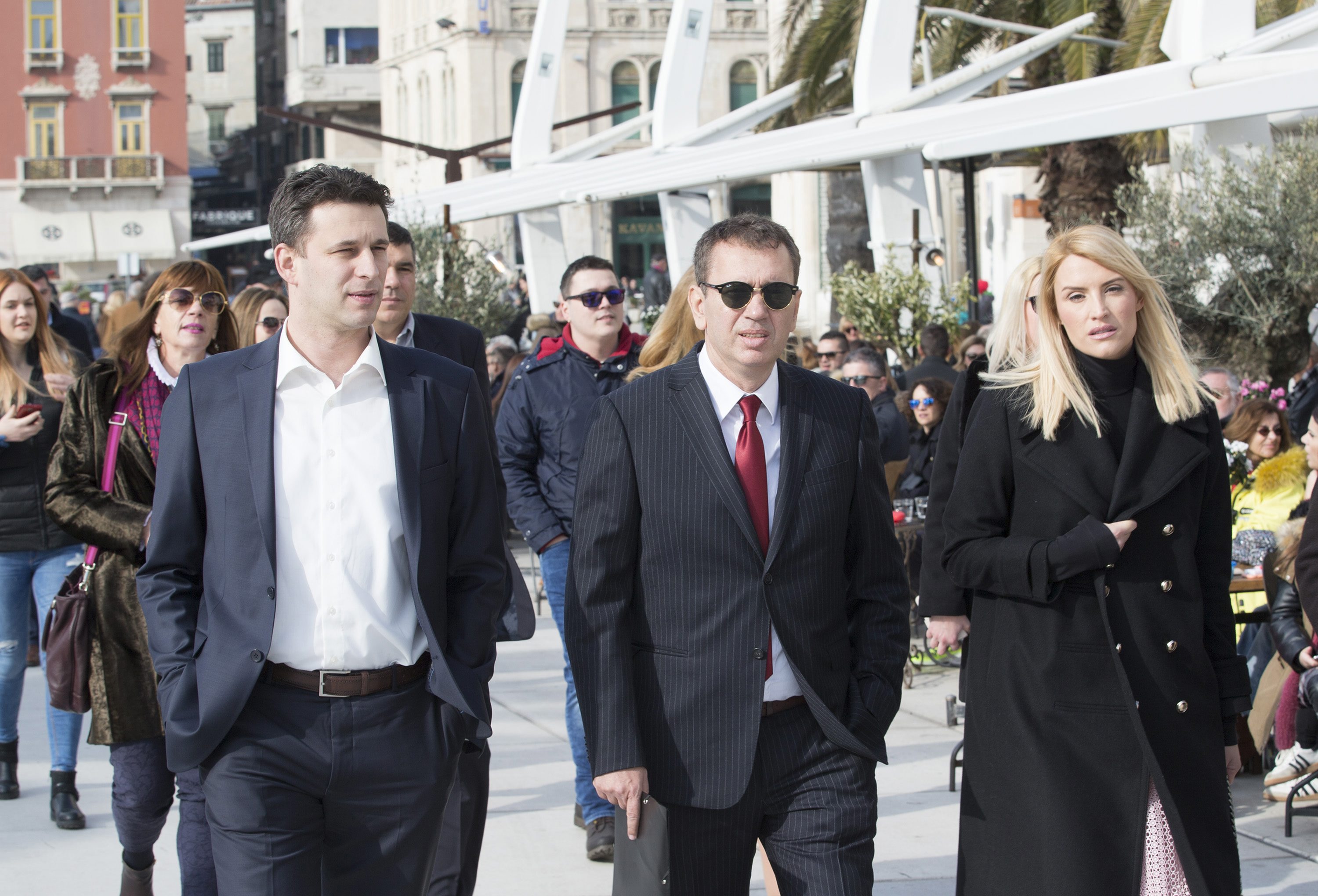 Na fotografiji: predsjednik Sabora Božo Petrov i kandidat za gradonačelnika Mosta, Robert Pauletić sa suprugom