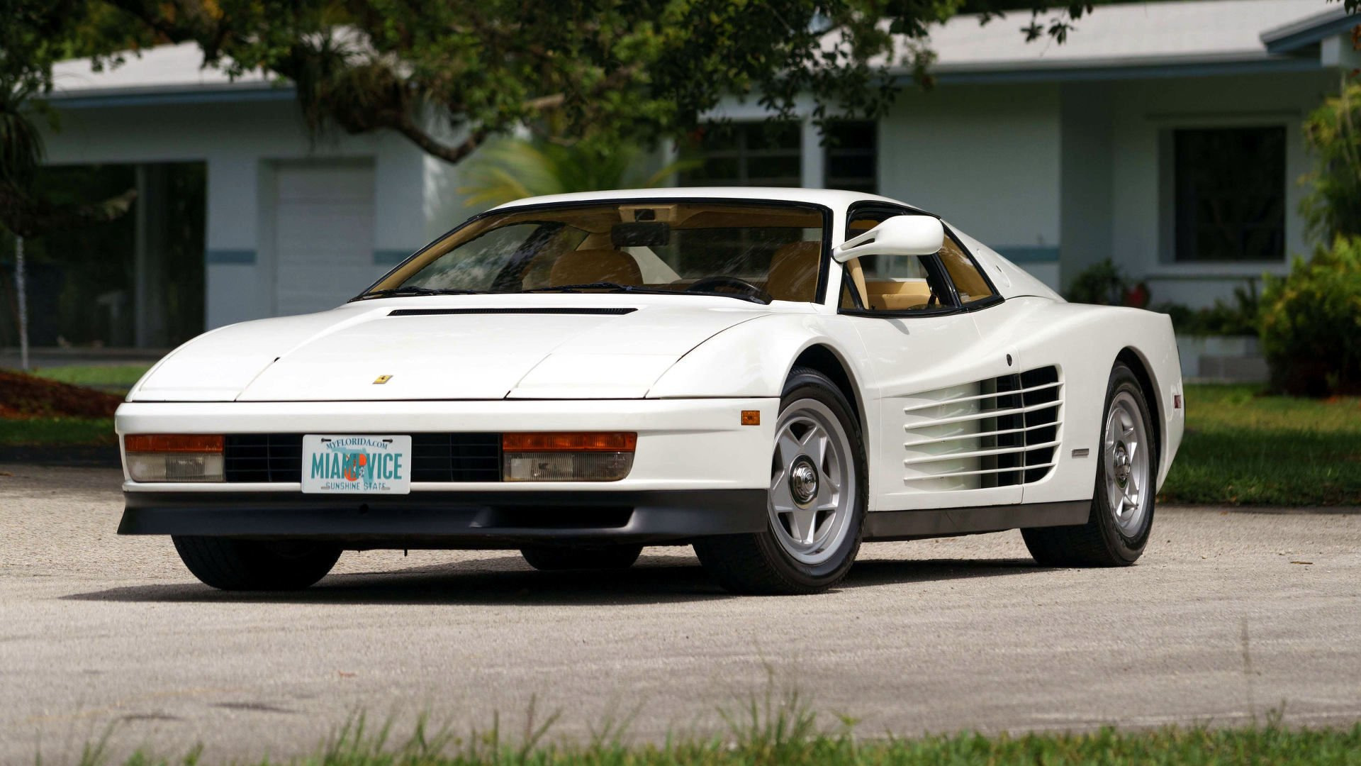 miami-vice-ferrari-testarossa-heading-to-auction-114310_1