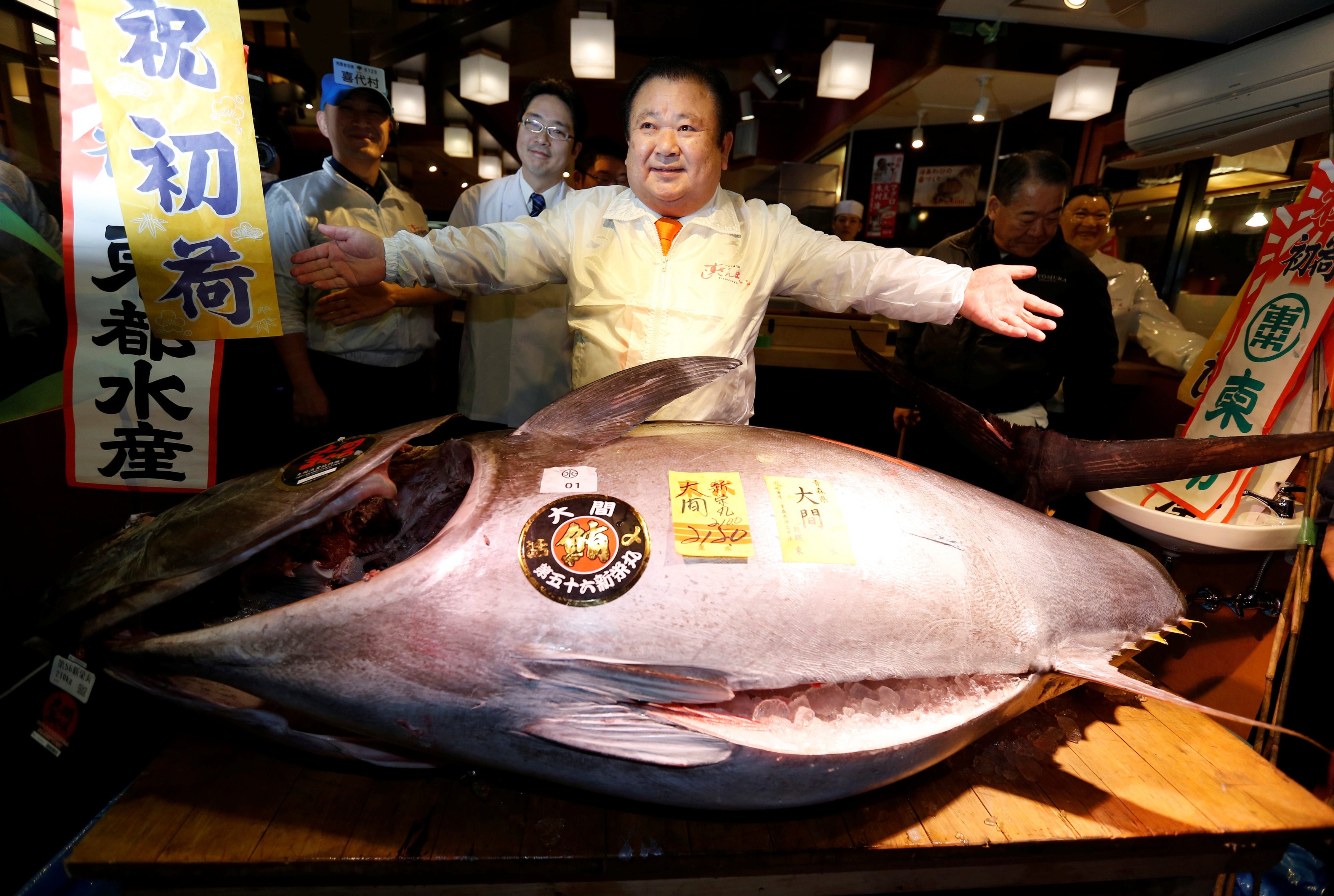 2017-01-04T224428Z_921497504_RC1AC0EAFFF0_RTRMADP_3_NEW-YEAR-JAPAN-TUNA-AUCTION