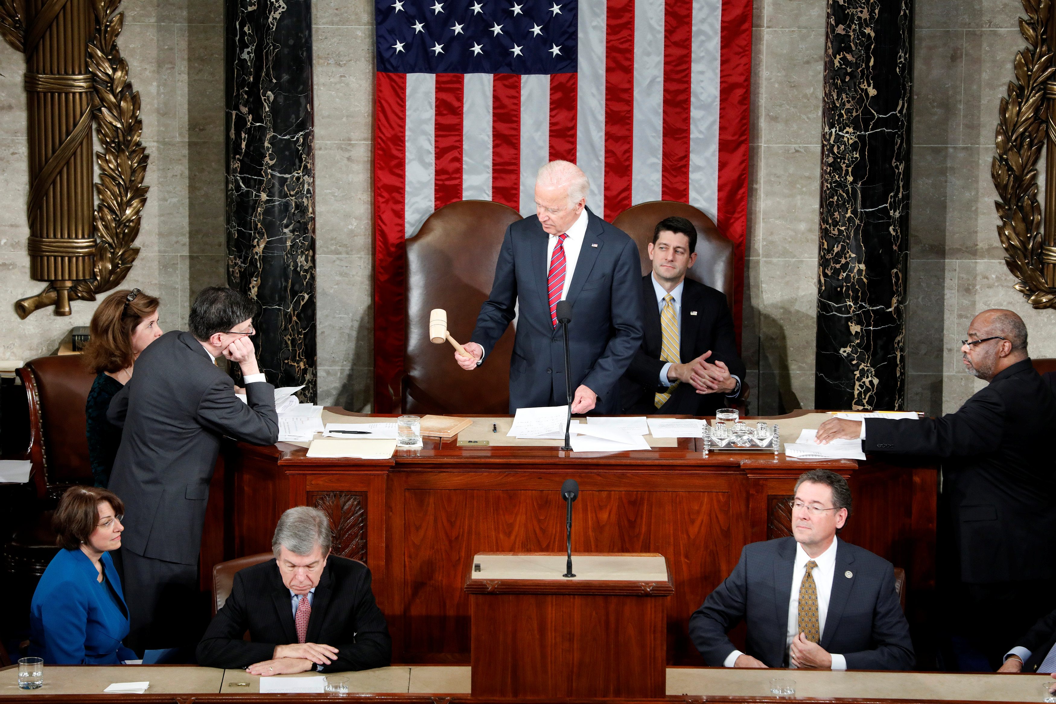 Potpredsjednik Joe Biden i predsjednik Kuće predstavnika Paul Ryan tijekom zajedničke sjednice Kongresa