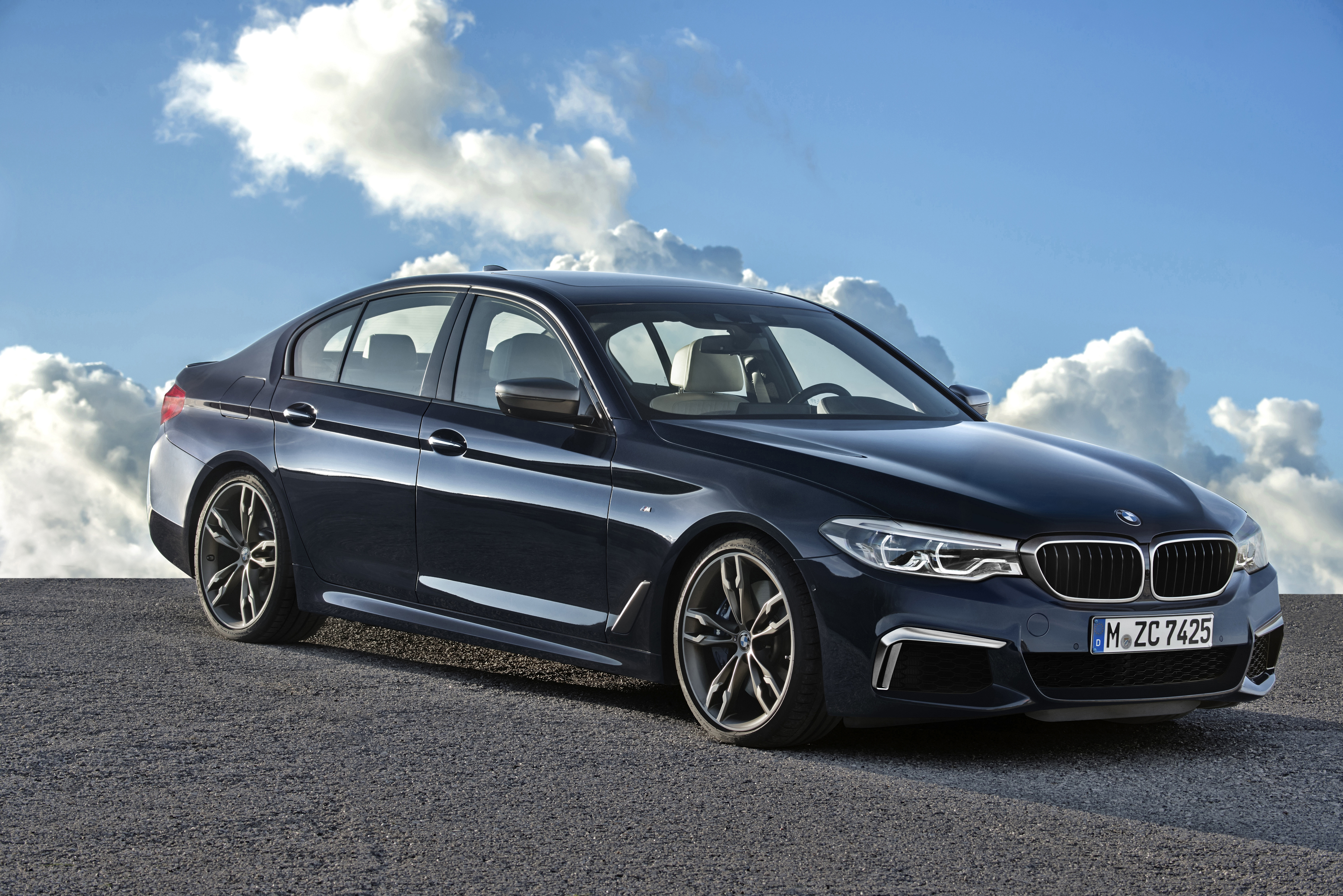 P90244781_highRes_the-new-bmw-m550i-xd