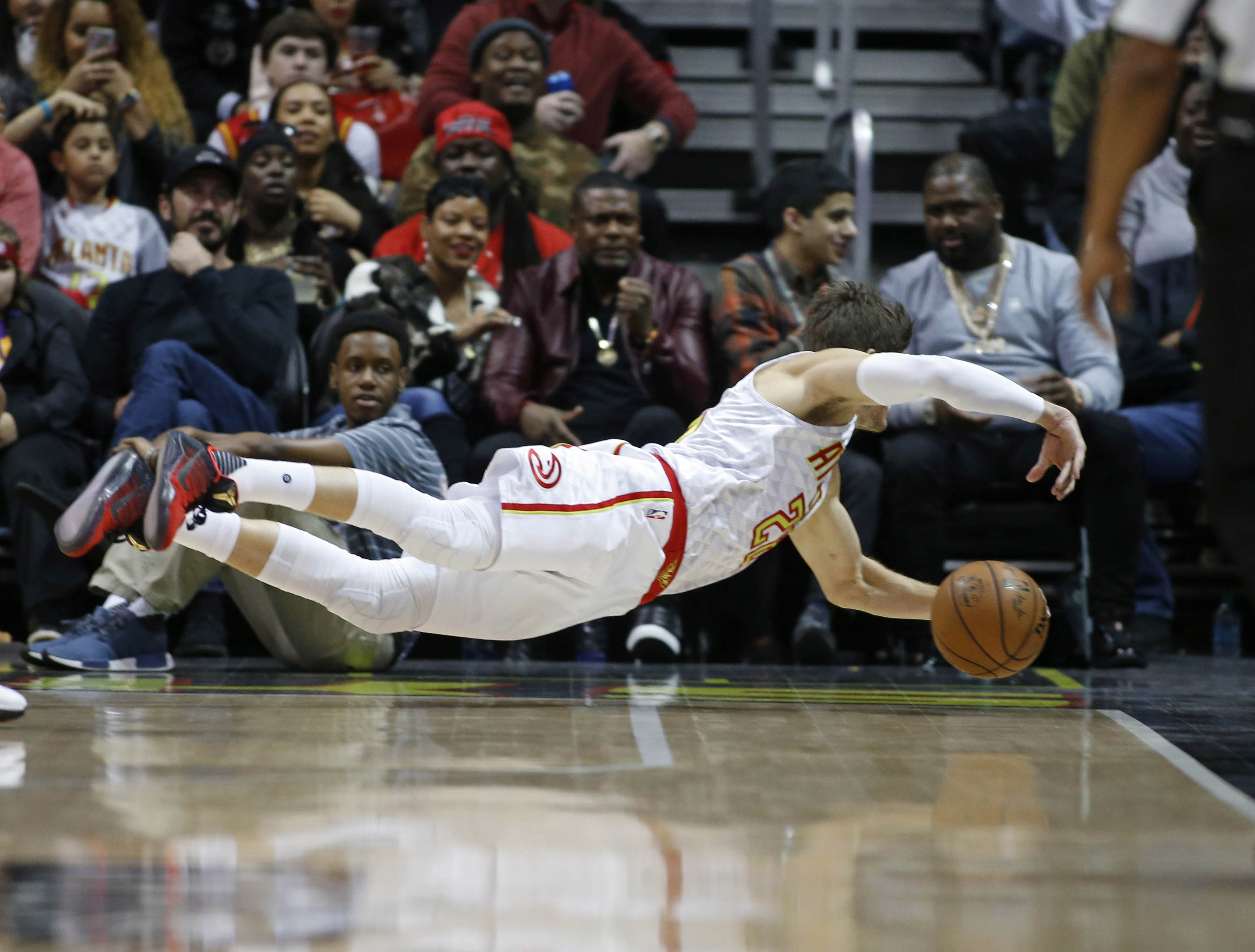 2016-12-18T041518Z_472247891_NOCID_RTRMADP_3_NBA-CHARLOTTE-HORNETS-AT-ATLANTA-HAWKS