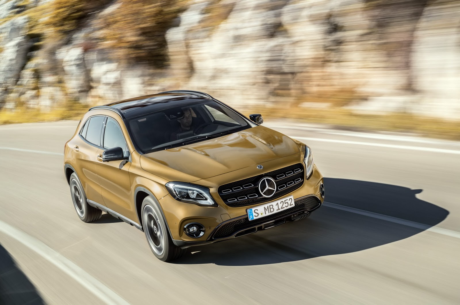 2017-Mercedes-GLA-43