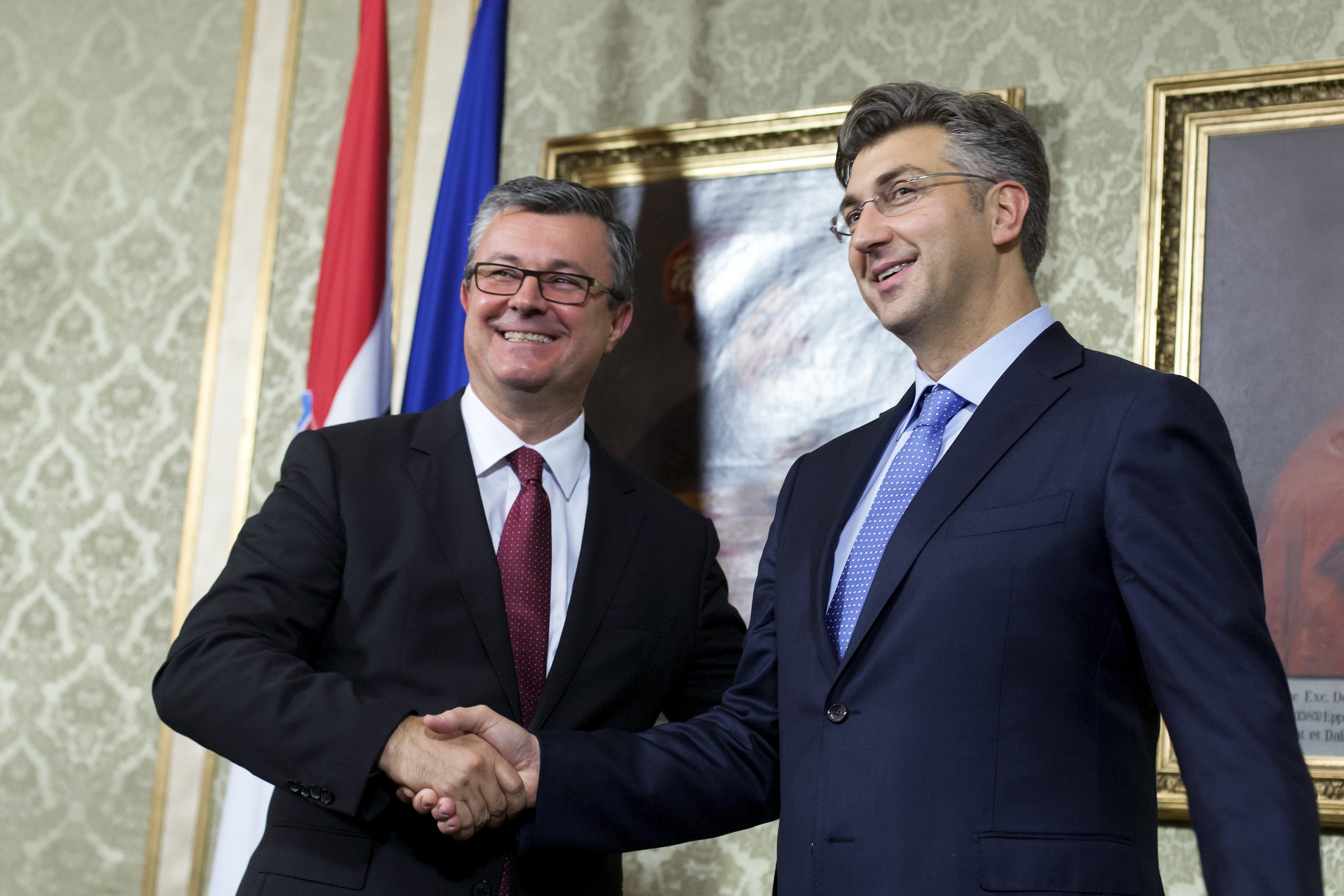 vlada_primopredaja12-191016