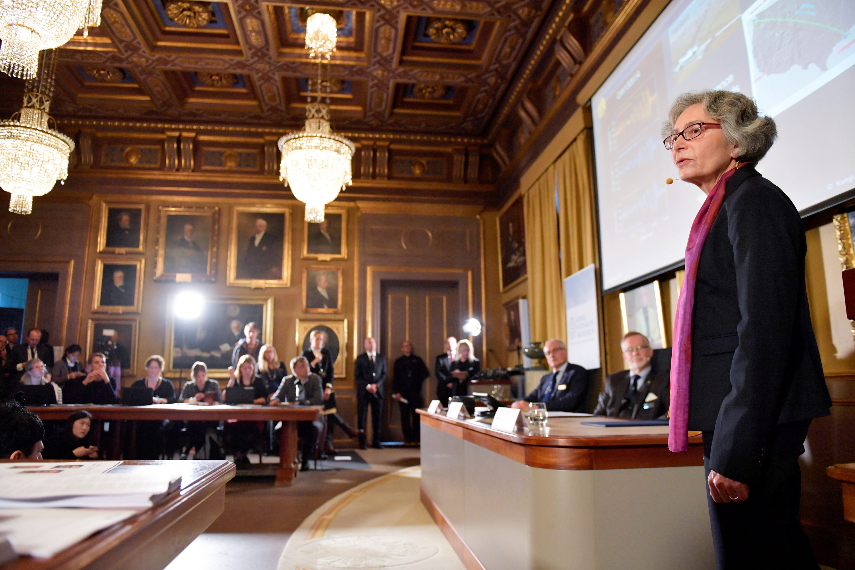 2017-10-03T111056Z_2080885437_RC1914079C40_RTRMADP_3_NOBEL-PRIZE-PHYSICS