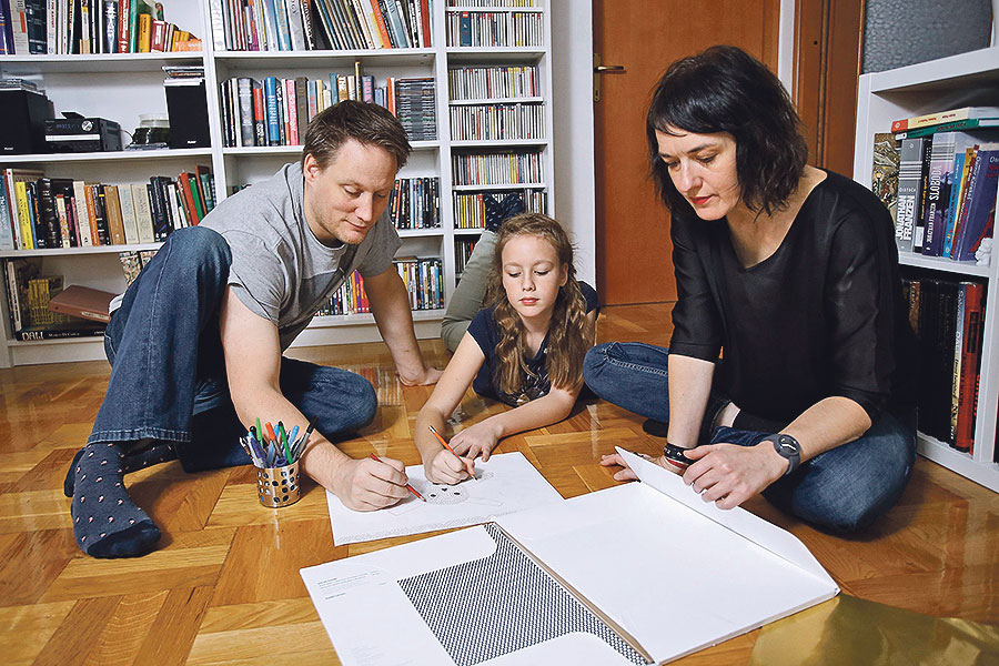 Obitelj Ricijaš Craig koja se u razgovoru služi s više jezika.
Na fotografiji: Sean Patrick, Eva Amelie, Nataša