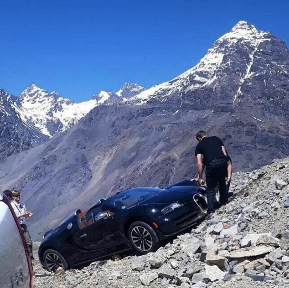 bugatti-veyron-andes-mountains-crash-looks-surreal-damage-is-serious-121047_1