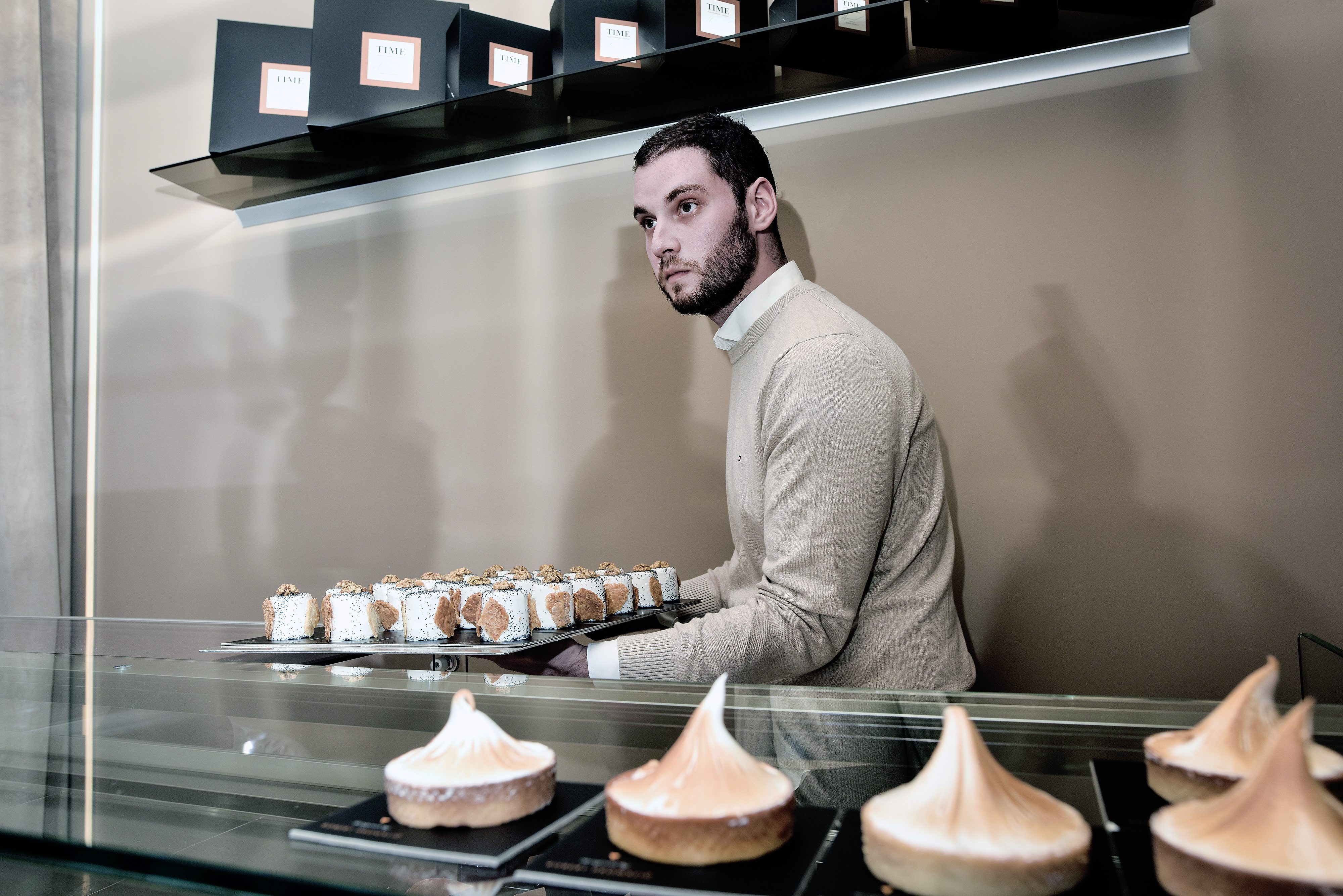 Robert Hromalić u novootvorenoj slastičarnici.