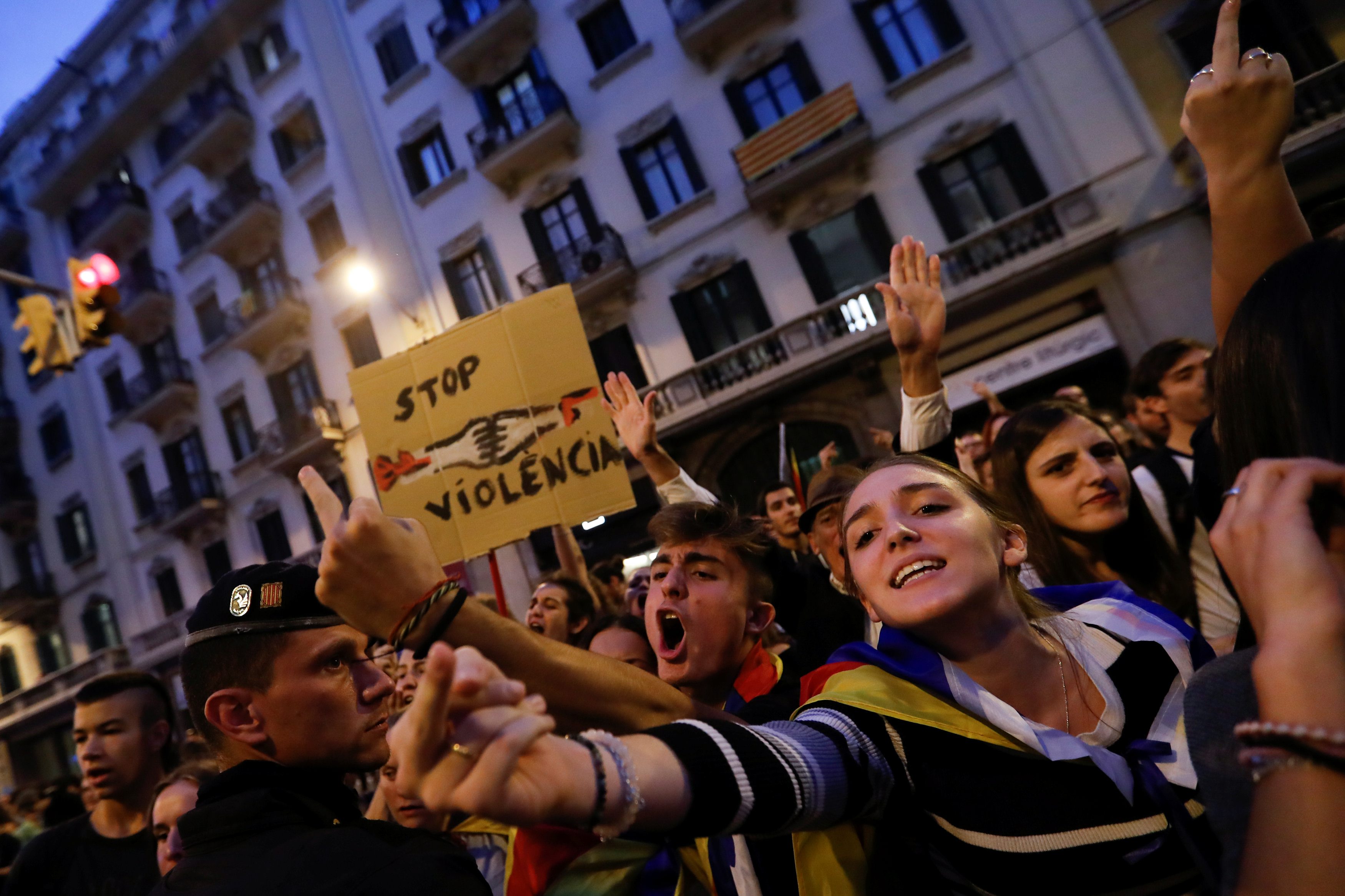 2017-10-02T181310Z_350903288_RC13FB8A01B0_RTRMADP_3_SPAIN-POLITICS-CATALONIA