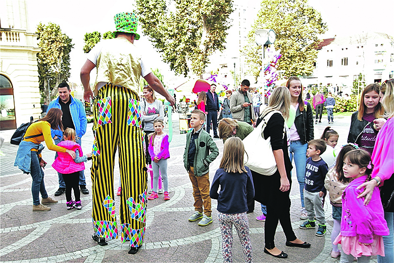 U Vukovaru na Trgu Republike Hrvatske obilježen je Dan Zaklade Novo Sutra. Organiziran je prvi put u Vukovaru mali ulični festival s akrobatima, žonglerima, mađioničarom te koncert Mije Dimšić. Na samom eventu dodijeljene su stipendije našim stipendistima slavonskim studentima te donacije Županijskoj bolnici Vukovar i nešto manju KBC-u Osijek.