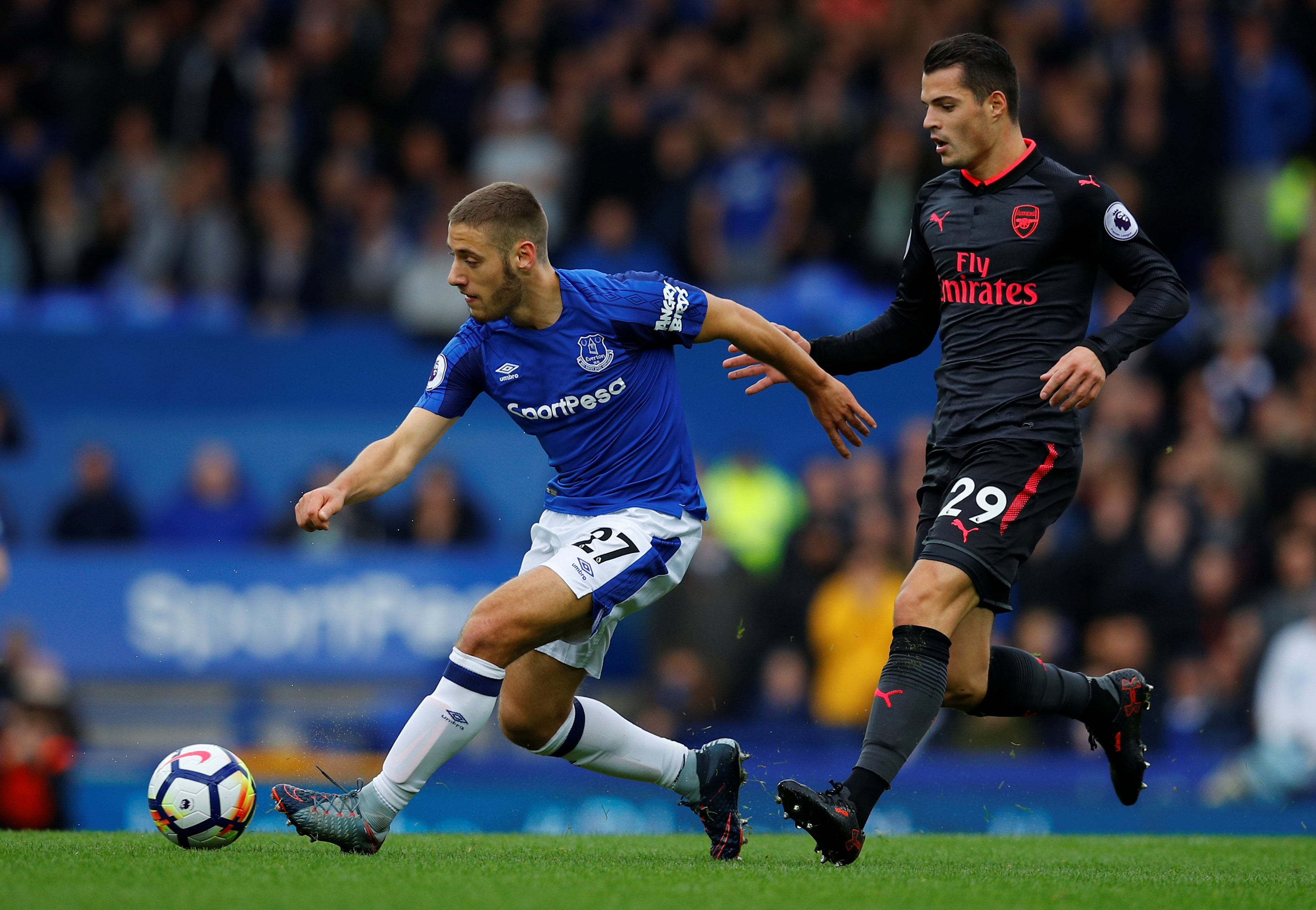 2017-10-22T124714Z_372050688_RC174A009DD0_RTRMADP_3_SOCCER-ENGLAND-EVE-ARS