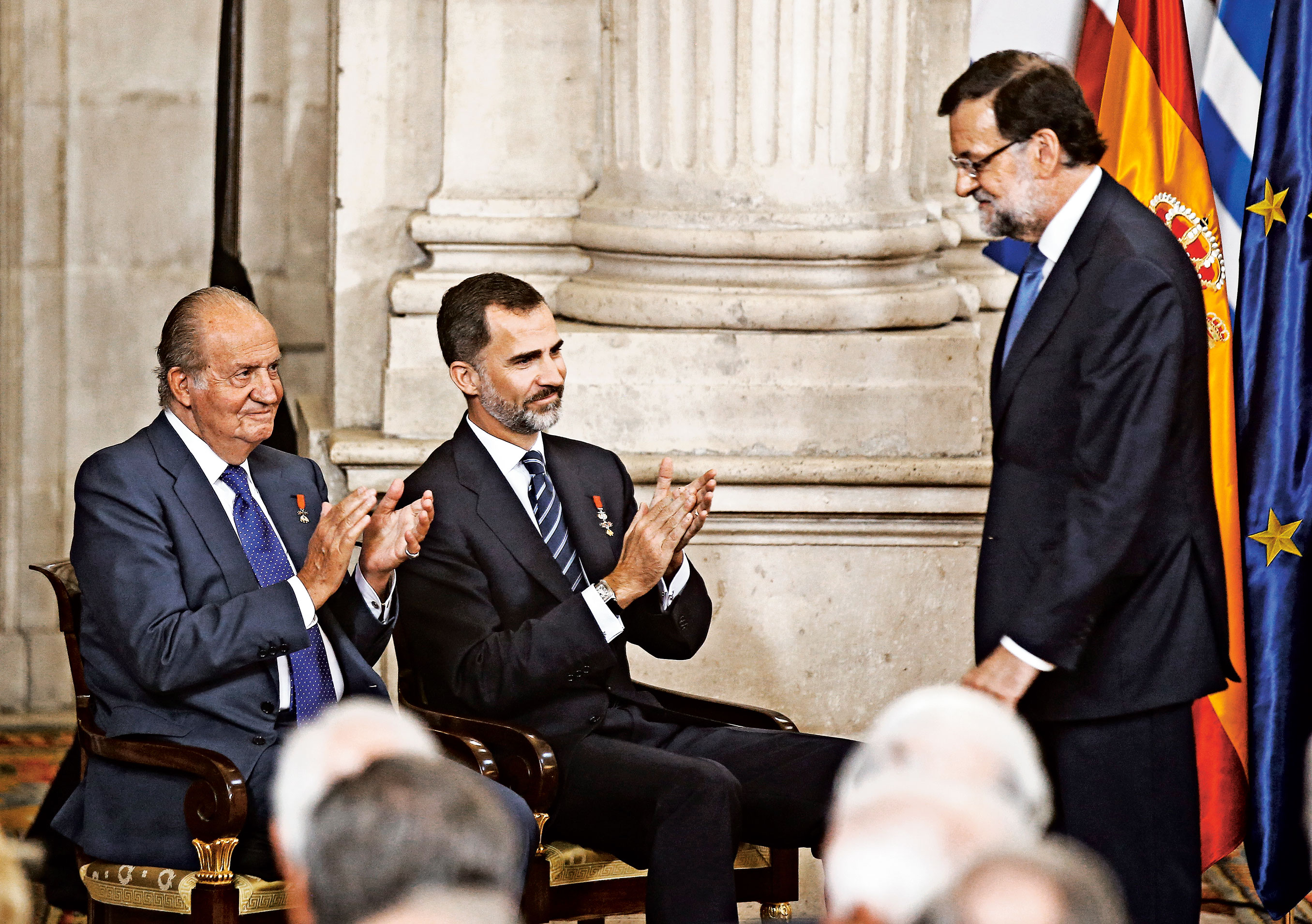 Madrid se postavio kao ekskluzivan tumač i čuvar Ustava: prijeti, zastrašuje i osvećuje se Kataloncima umjesto da pregovara s njima (na fotografiji: Juan Carlos, kralj Felipe i Mariano Rajoy)