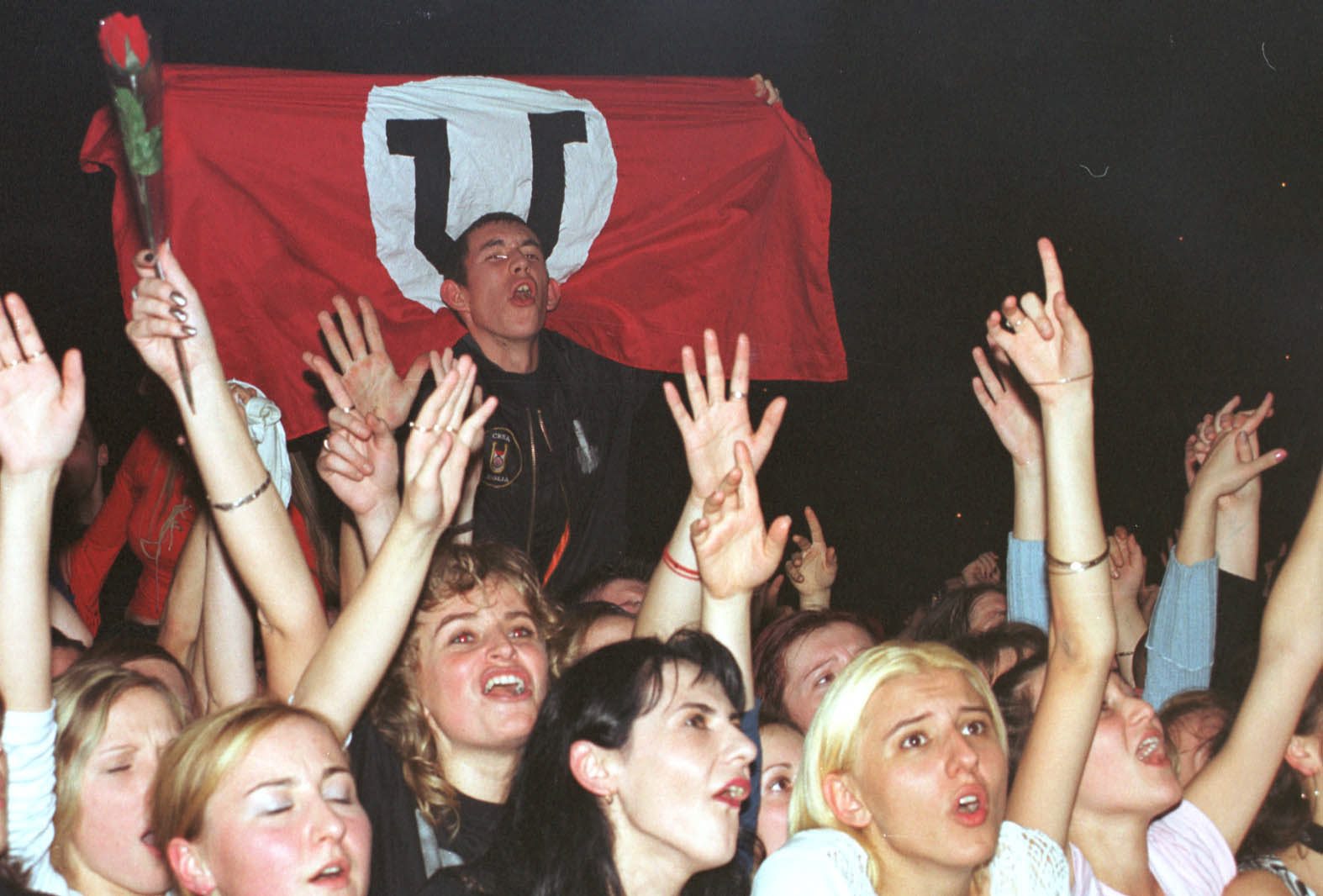 OS-USTASE_PERKOVIC0508-DESK