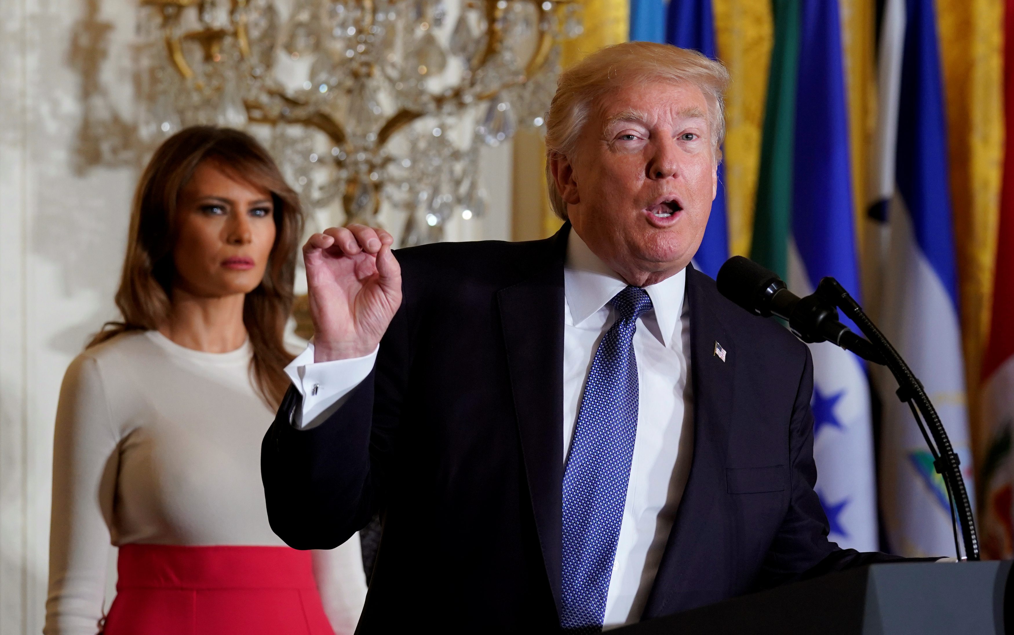 2017-10-06T172924Z_1920357854_RC1BB2D185C0_RTRMADP_3_USA-TRUMP