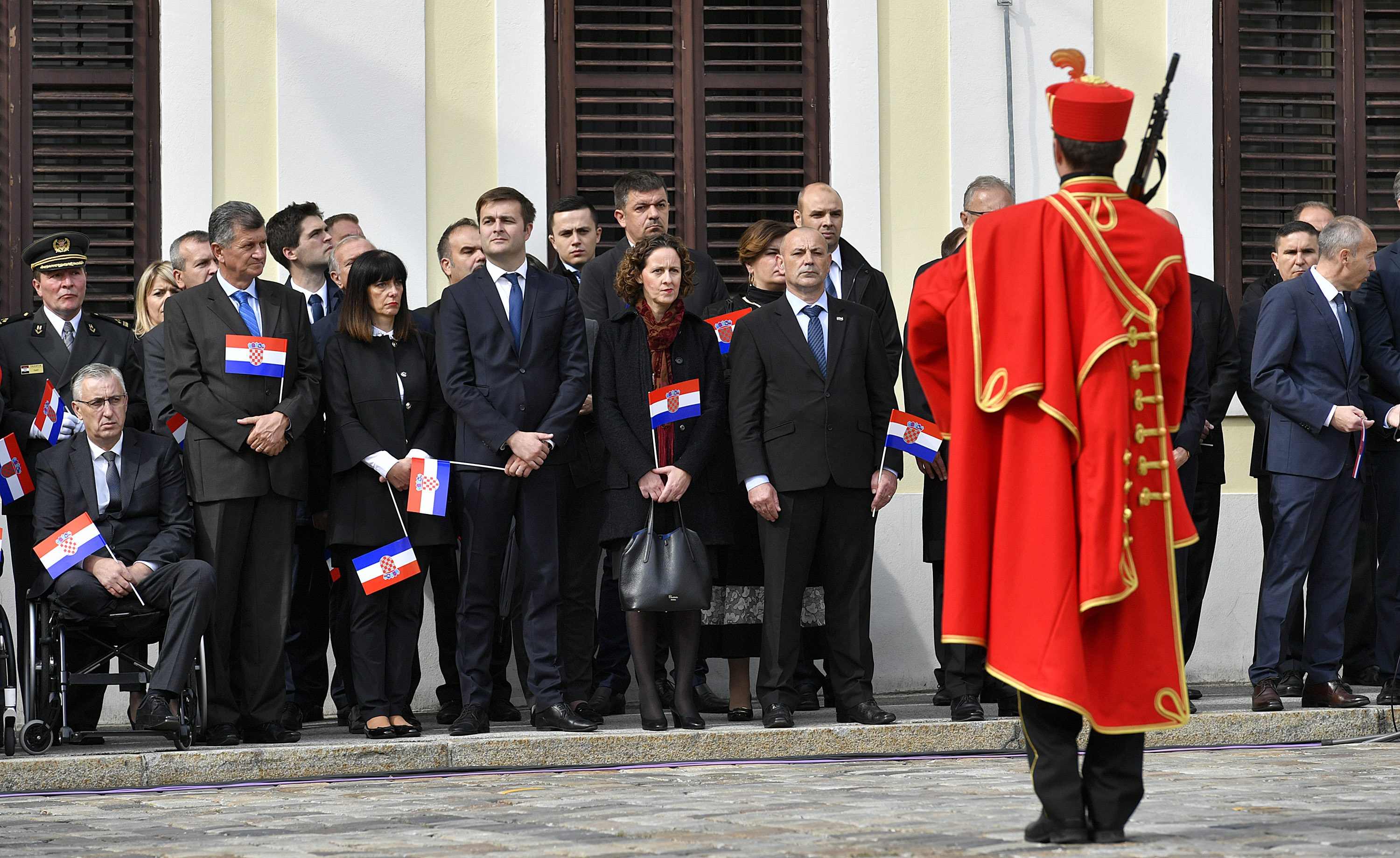 Prigodni program povodom svečanosti obilježavanja Dana neovisnosti Republike Hrvatske. Program je počeo ceremonijom velike smjene straže Počasno-zaštitne bojne, čime je ujedno obilježen i završetak nastupa u ovoj sezoni. 