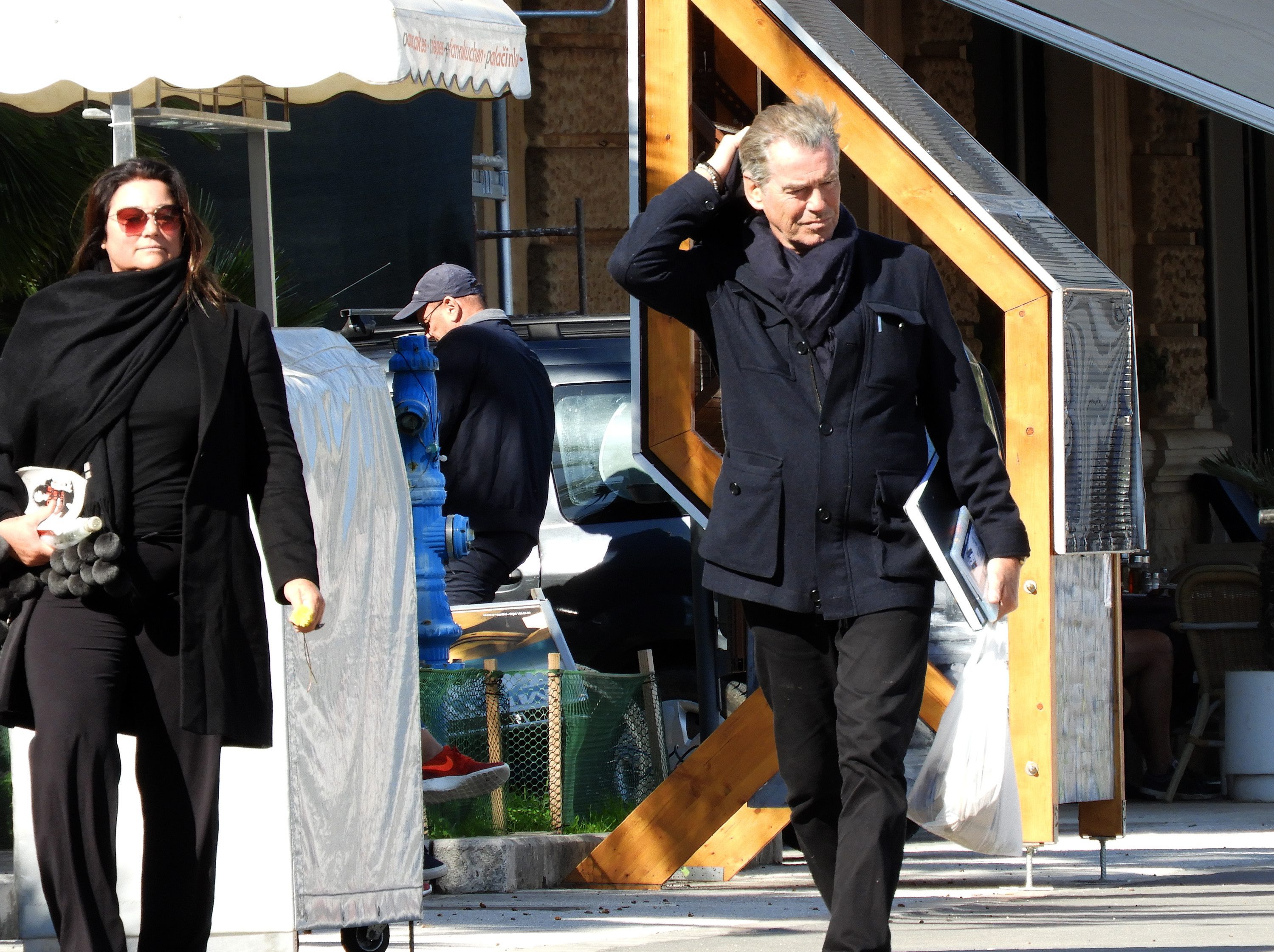 Irski glumac Pierce Brosnan sa suprugom Keely Shay na Visu