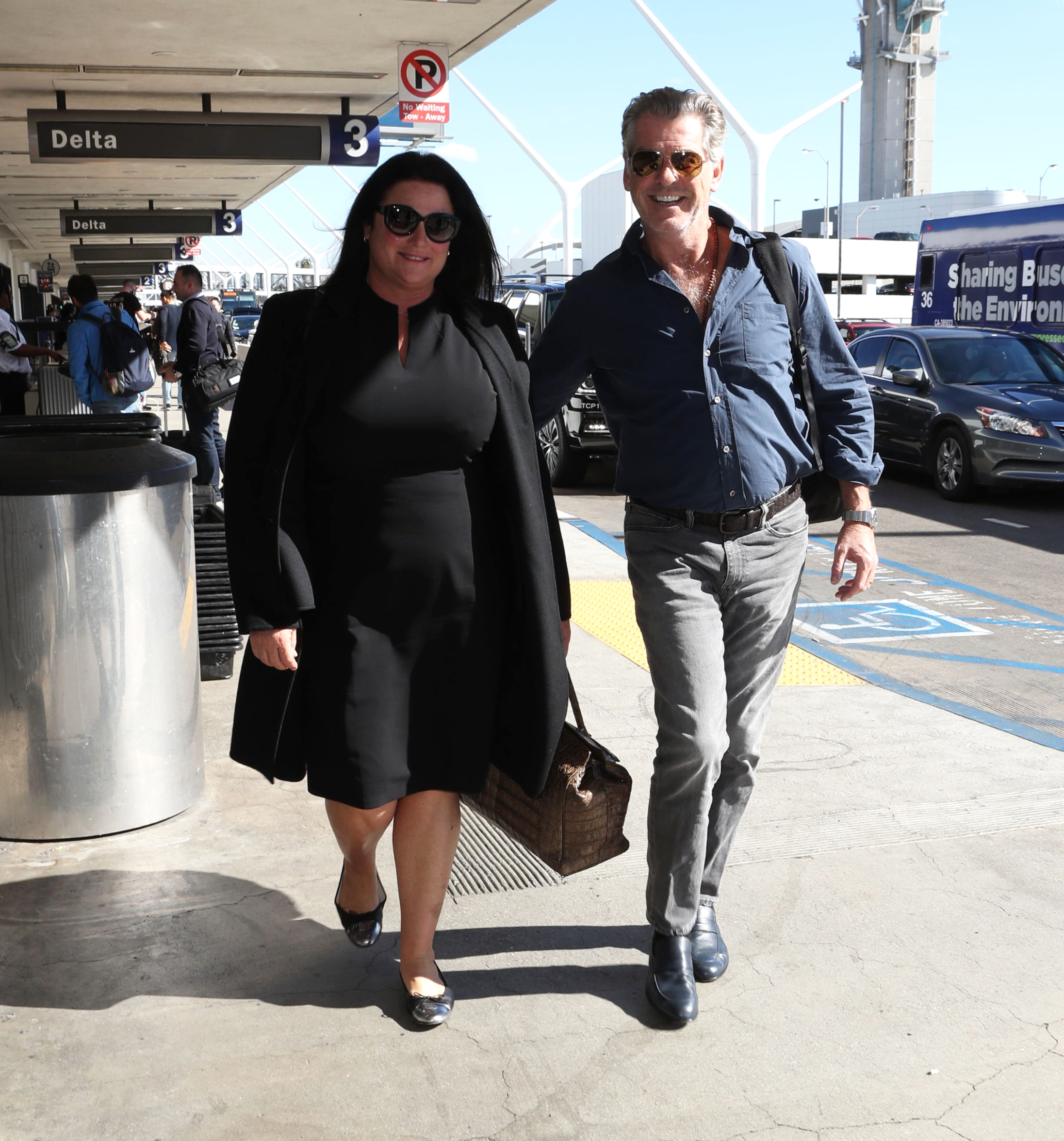 X17_pierce_brosnan_lax_110917_11