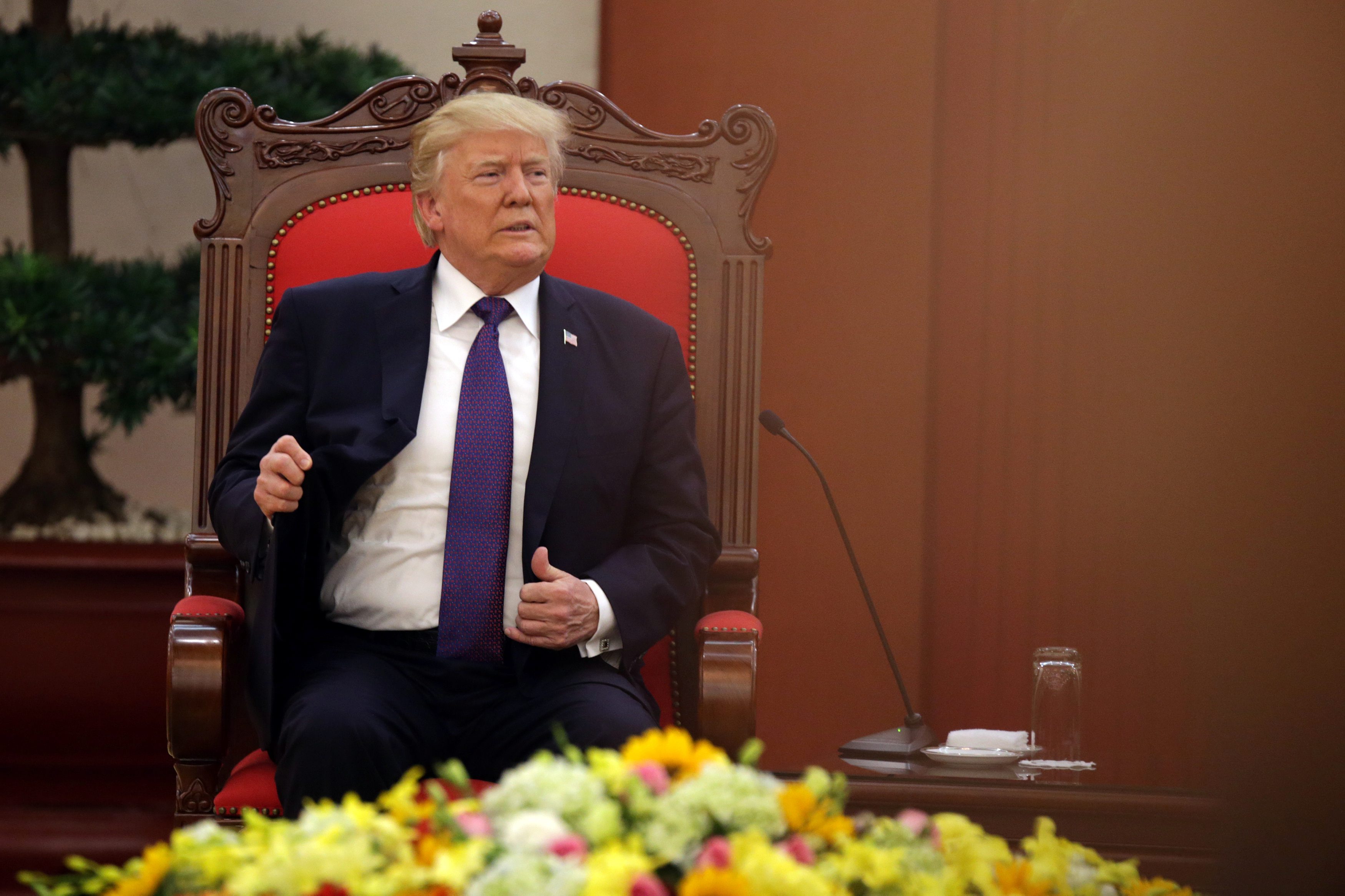 2017-11-12T061820Z_882475442_RC1A83725F00_RTRMADP_3_TRUMP-ASIA-VIETNAM