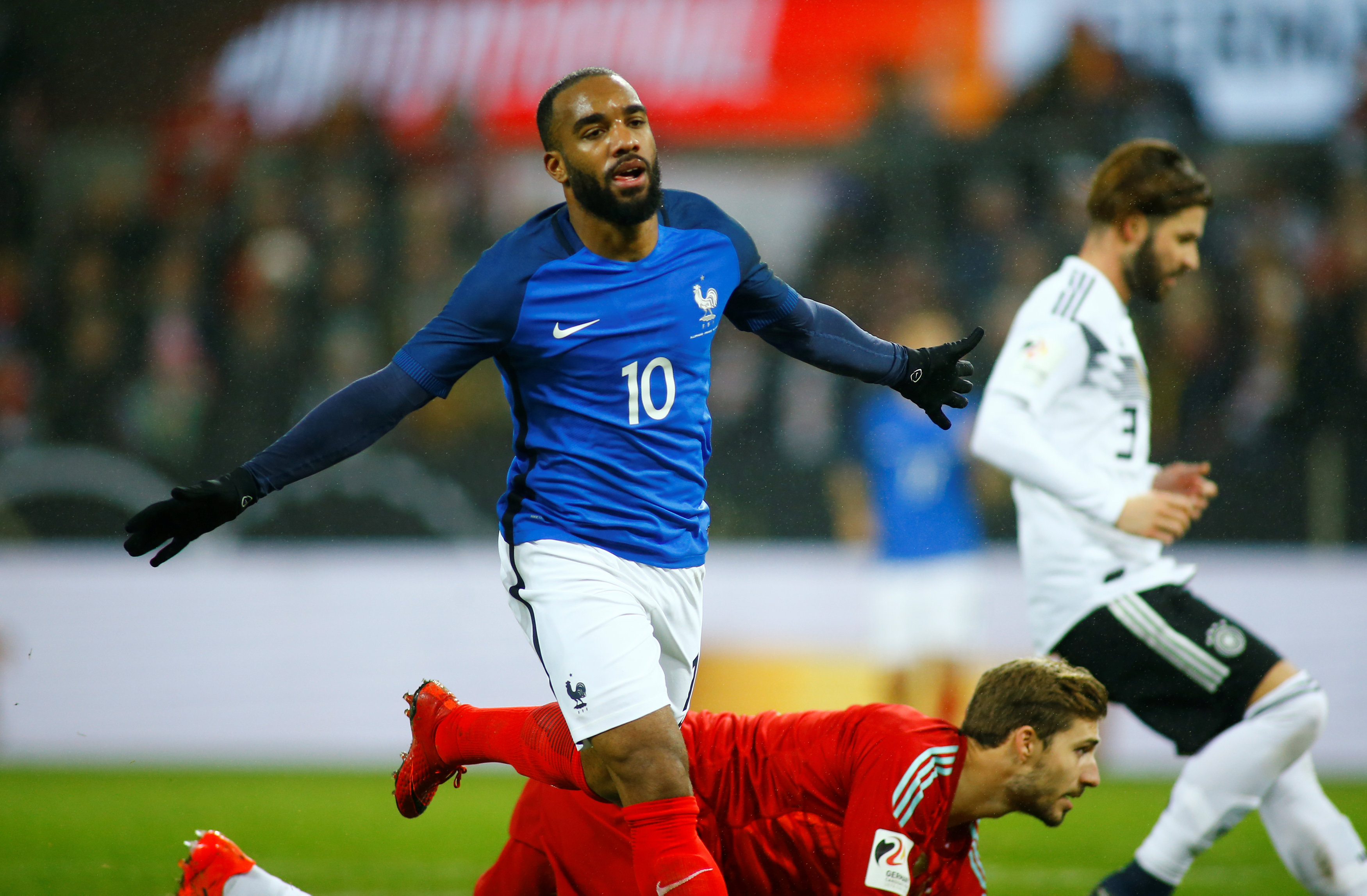 2017-11-14T212641Z_1675936357_RC196CD840E0_RTRMADP_3_SOCCER-FRIENDLY-GER-FRA