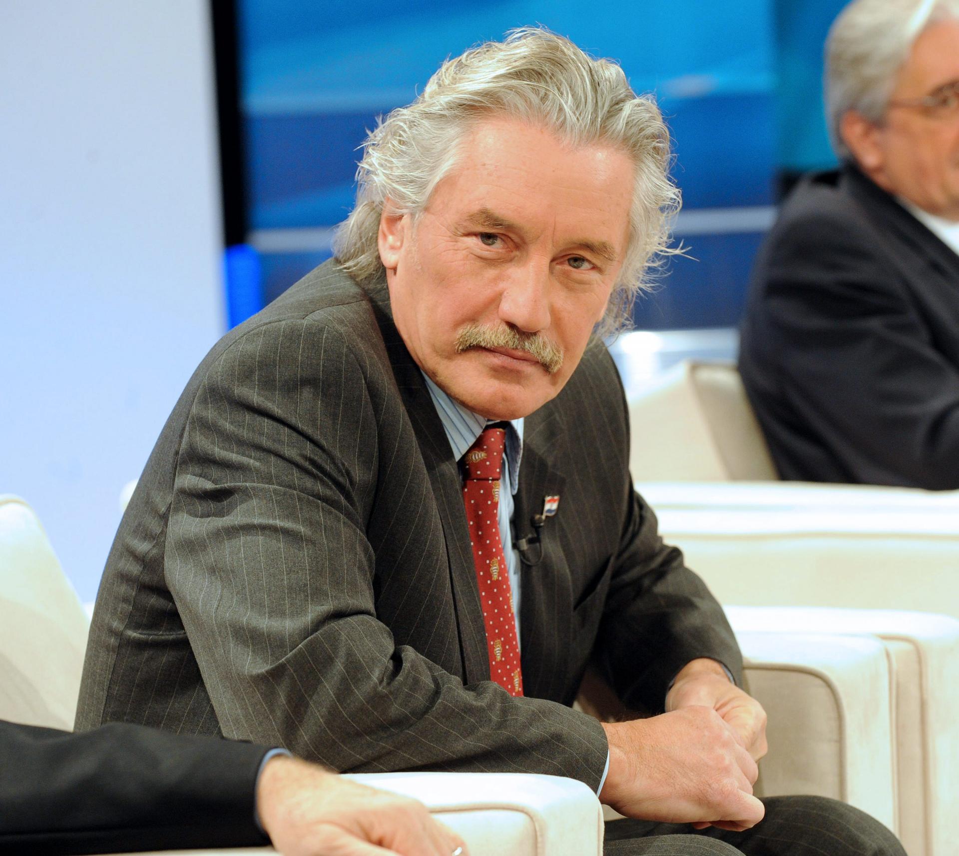 Zagreb, 221209. Prisavlje 13, studio HRT-a. Suceljavanje predsjednickih kandidata. Na slici: Boris Miksic. Foto: Damir Krajac/CROPIX