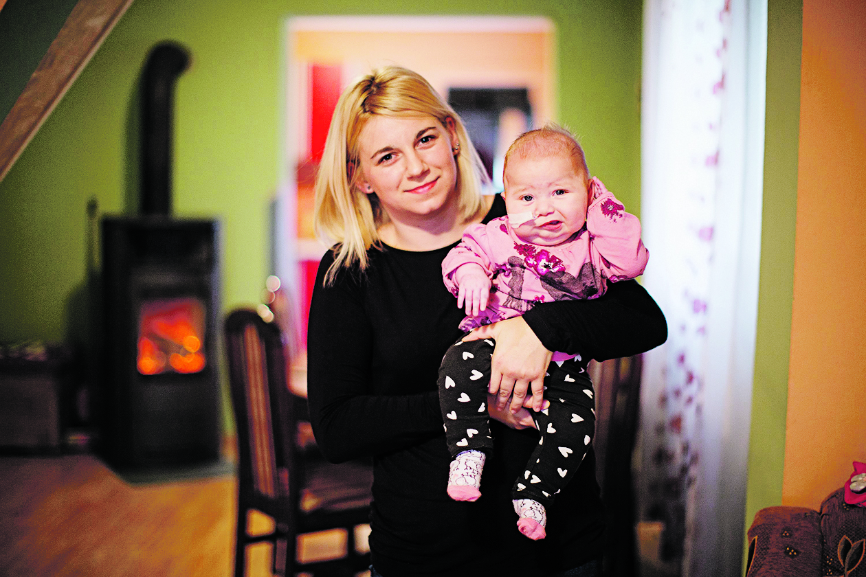 Beba Lorena Amidžić s majkom Anamarijom. 